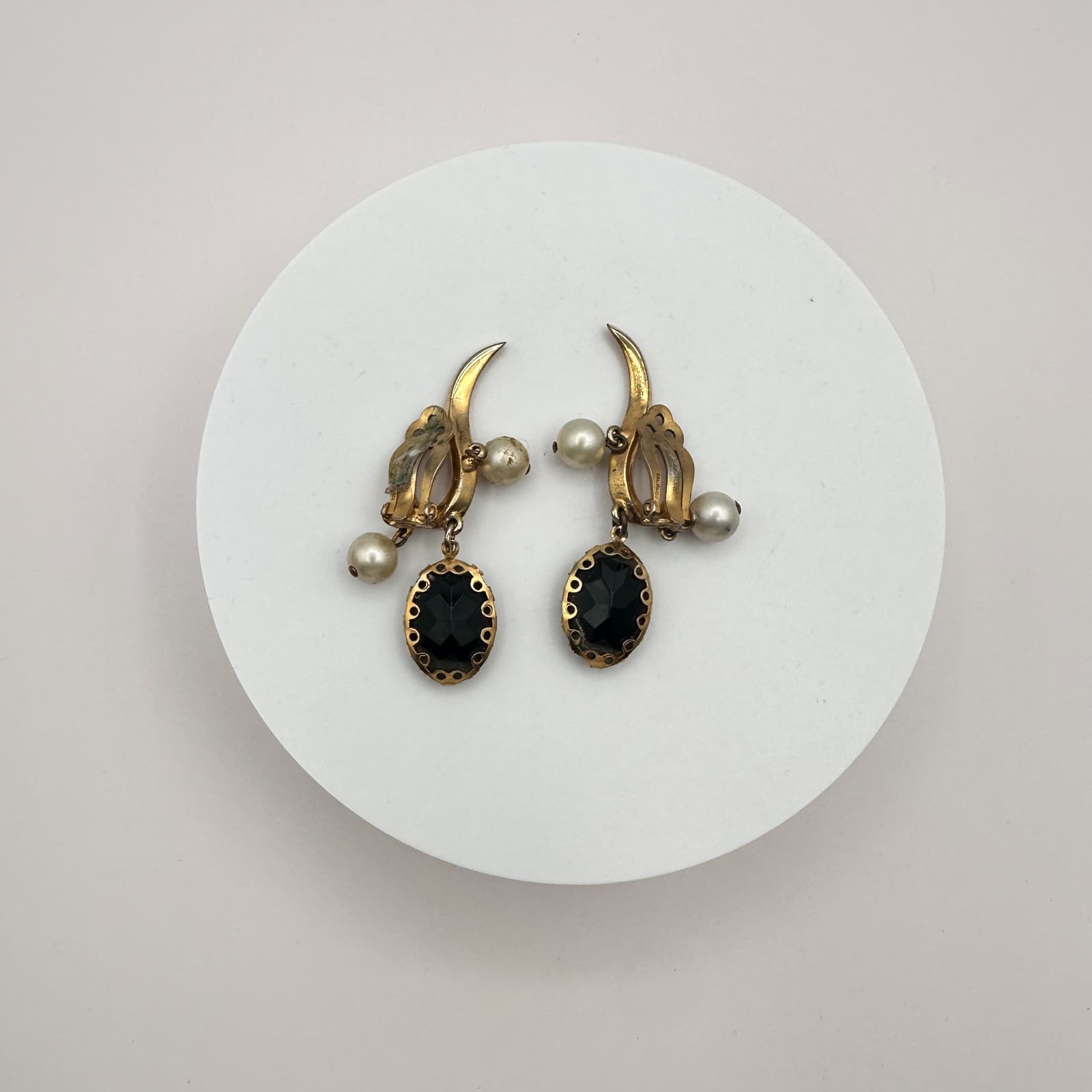 Vintage 90s Black Onyx Faux Pearl Beaded Gold Tone Earrings Statement Jewelry - Thumbnail 4