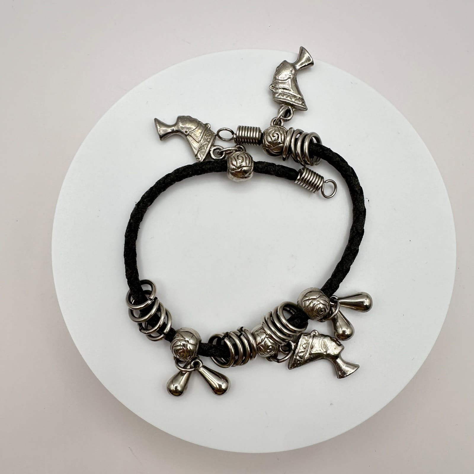 Vintage Y2K Black Cord Silver Tone Egyptian Nefertiti Bracelet Fashion Jewelry - Thumbnail 2