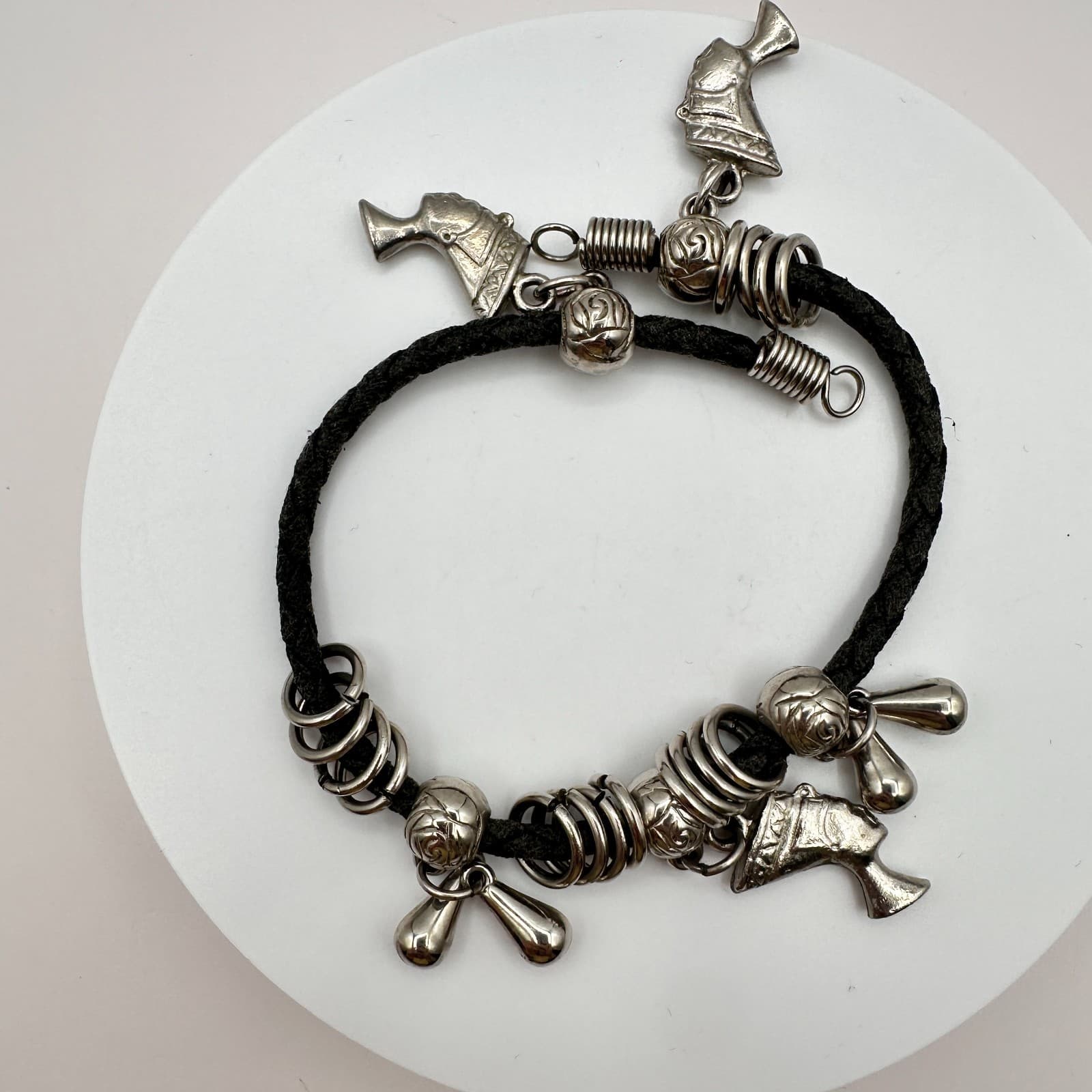 Vintage Y2K Black Cord Silver Tone Egyptian Nefertiti Bracelet Fashion Jewelry - Thumbnail 3