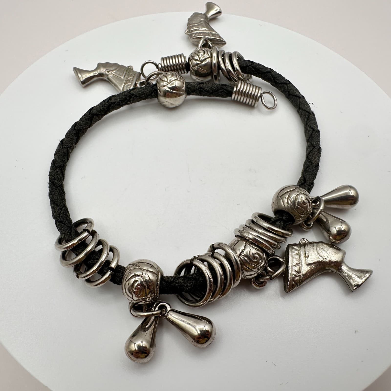 Vintage Y2K Black Cord Silver Tone Egyptian Nefertiti Bracelet Fashion Jewelry - Thumbnail 6