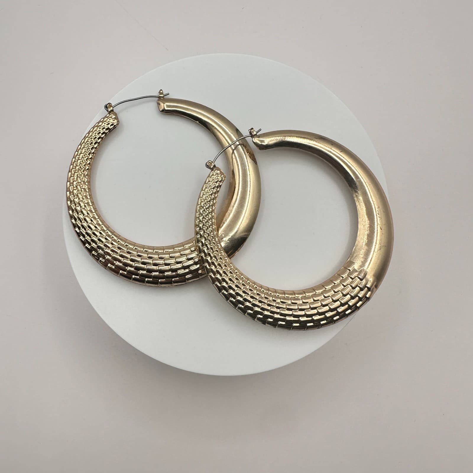 Vintage 90s Gold Tone Textured Hoop Earrings Women's Classic Fashion Jewelry - Thumbnail 6