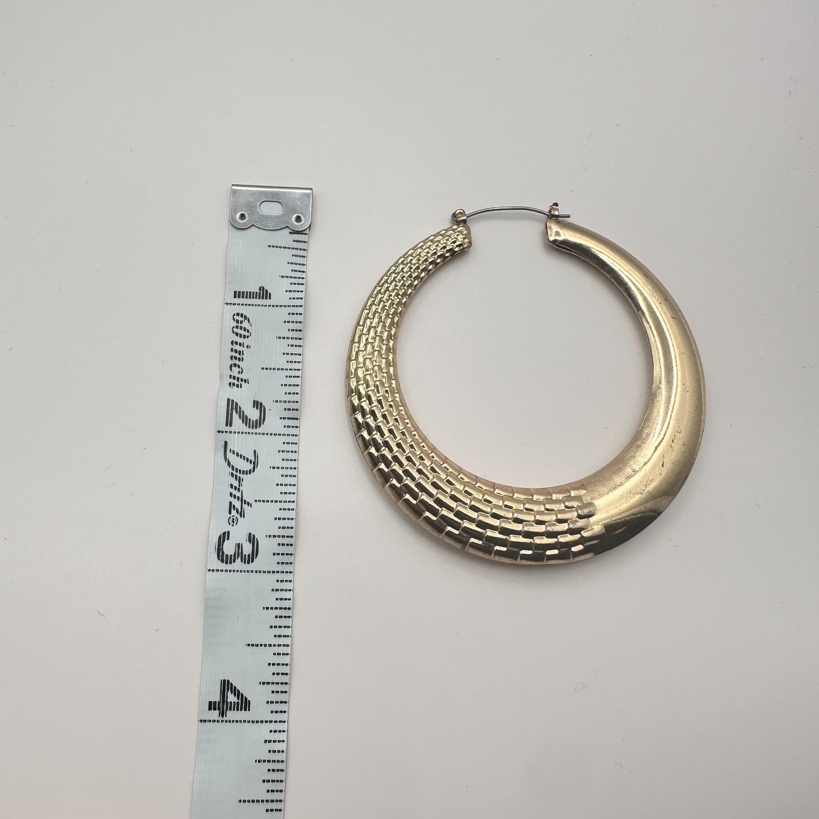Vintage 90s Gold Tone Textured Hoop Earrings Women's Classic Fashion Jewelry