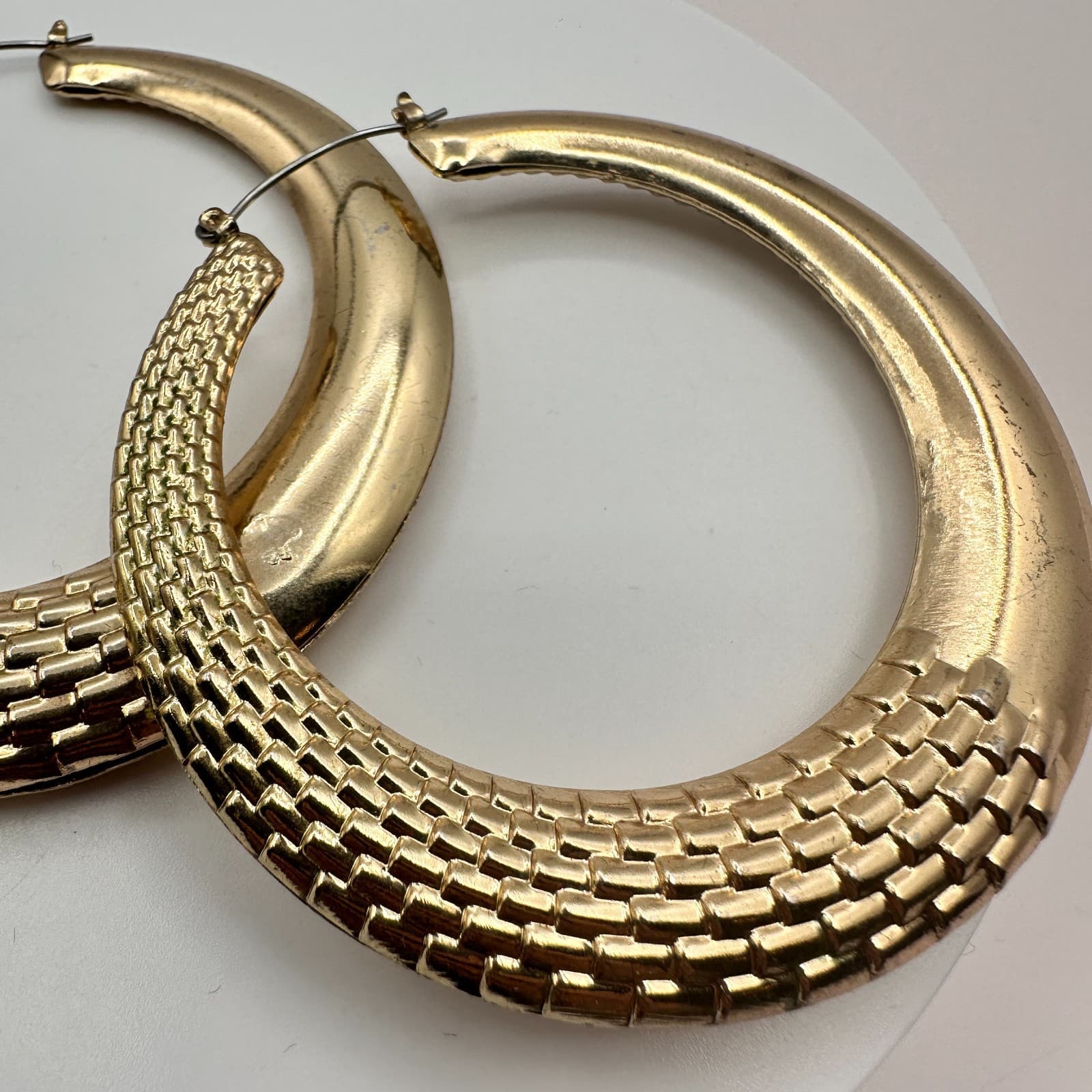 Vintage 90s Gold Tone Textured Hoop Earrings Women's Classic Fashion Jewelry - Thumbnail 4
