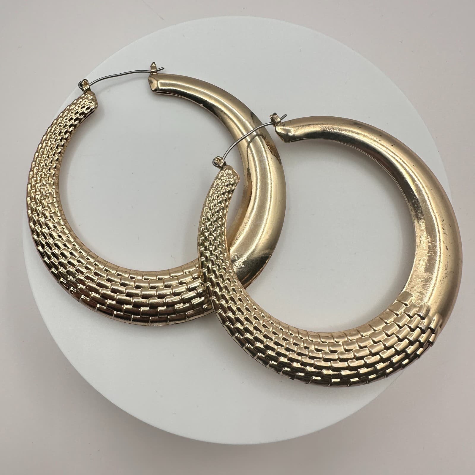 Vintage 90s Gold Tone Textured Hoop Earrings Women's Classic Fashion Jewelry - Thumbnail 7