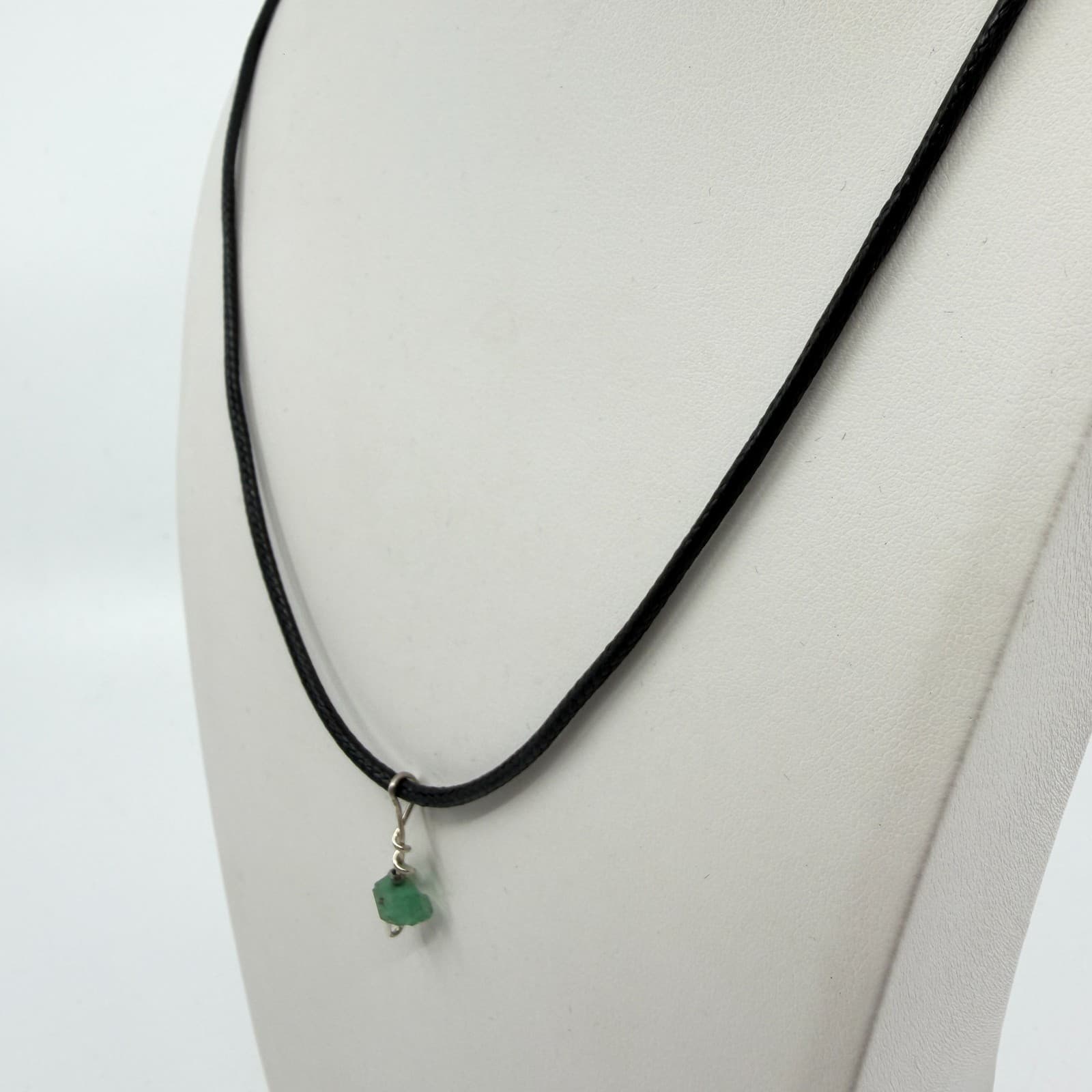 Raw Green Crystal Gemstone Pendant Necklace Minimalist Boho Style Gift Idea - Thumbnail 7