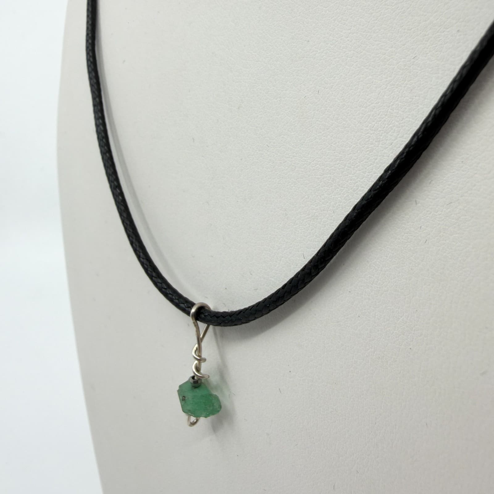 Raw Green Crystal Gemstone Pendant Necklace Minimalist Boho Style Gift Idea - Thumbnail 6