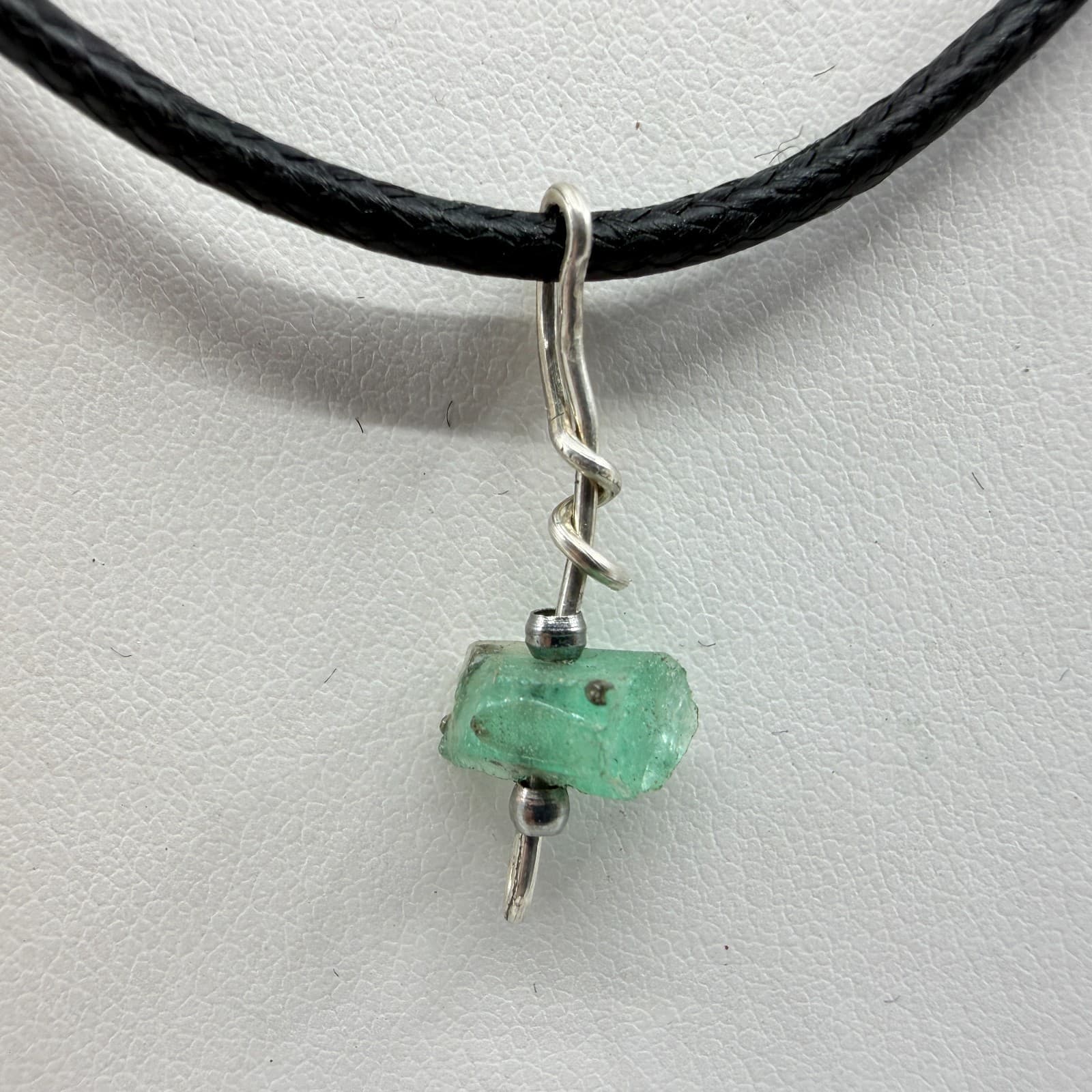 Raw Green Crystal Gemstone Pendant Necklace Minimalist Boho Style Gift Idea - Thumbnail 3