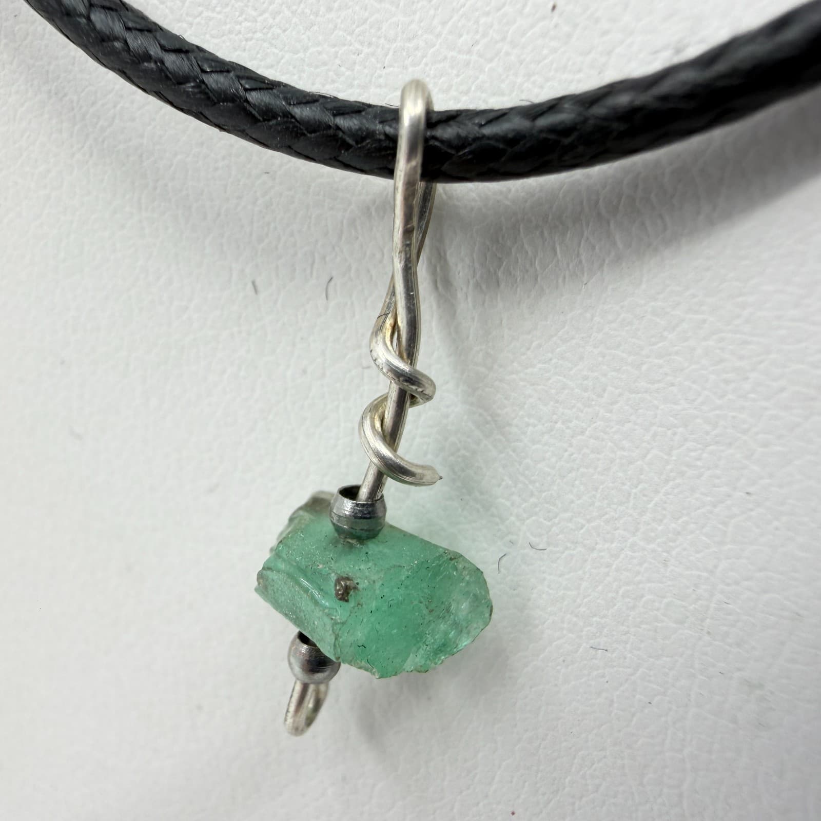 Raw Green Crystal Gemstone Pendant Necklace Minimalist Boho Style Gift Idea - Thumbnail 8