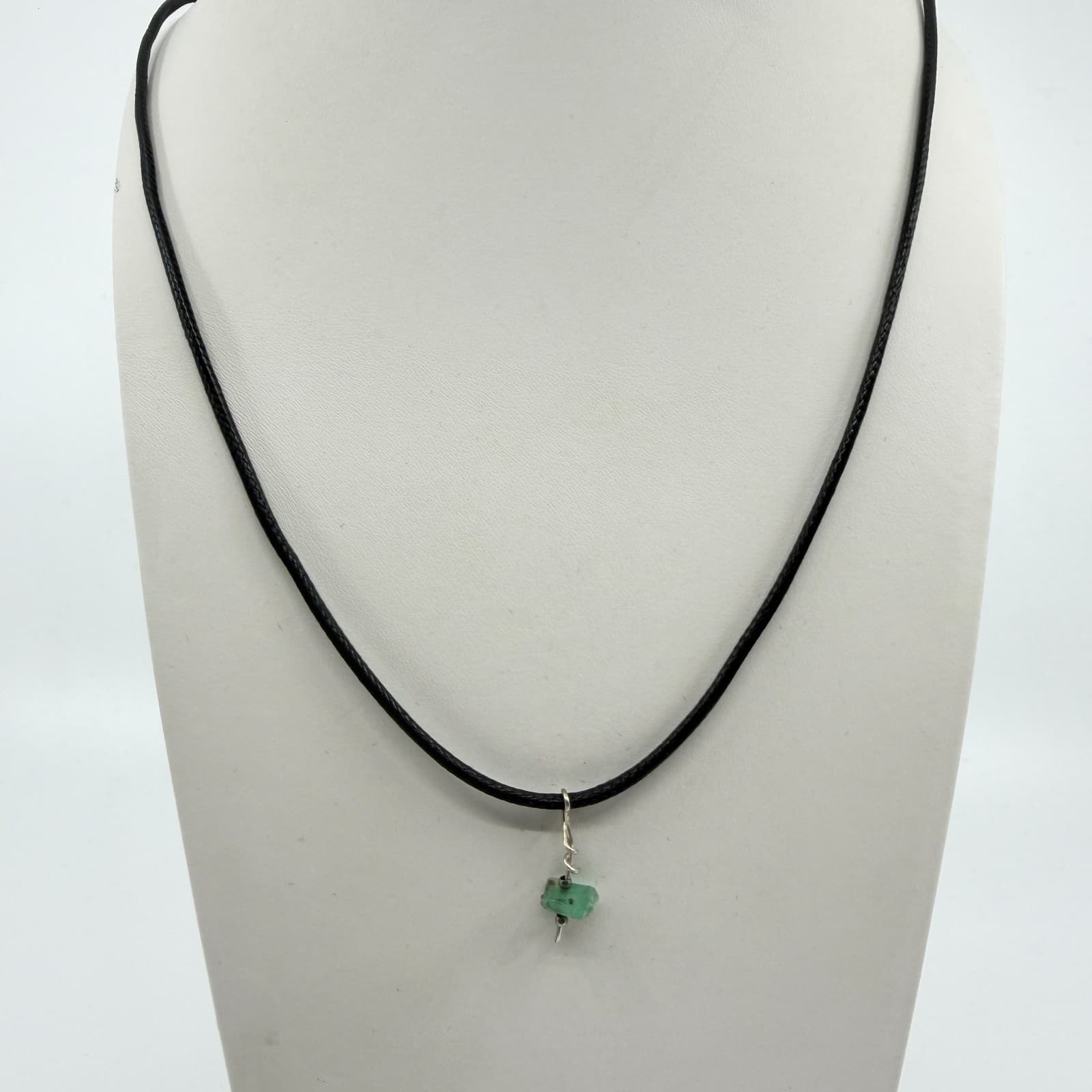 Raw Green Crystal Gemstone Pendant Necklace Minimalist Boho Style Gift Idea - Thumbnail 2