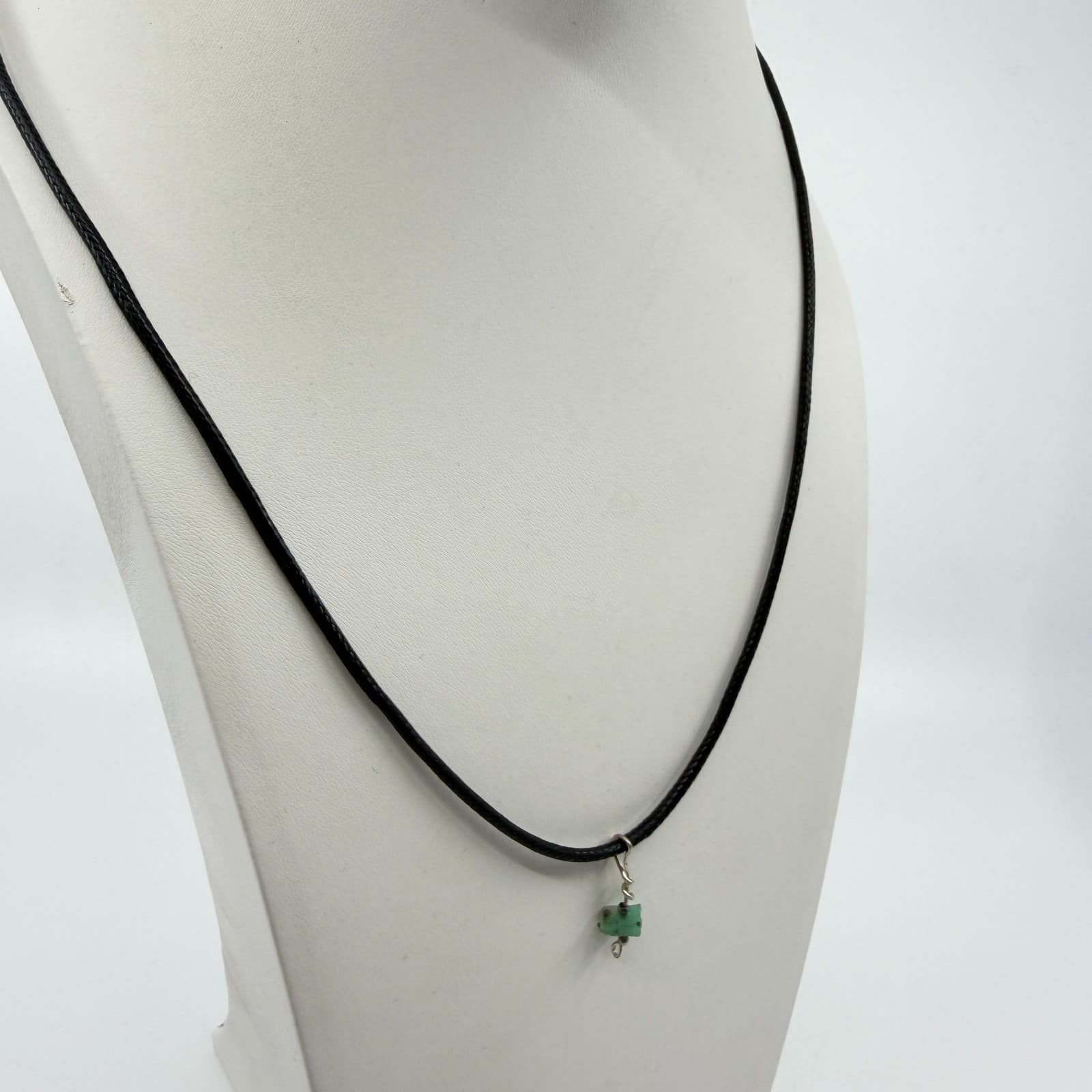 Raw Green Crystal Gemstone Pendant Necklace Minimalist Boho Style Gift Idea - Thumbnail 5