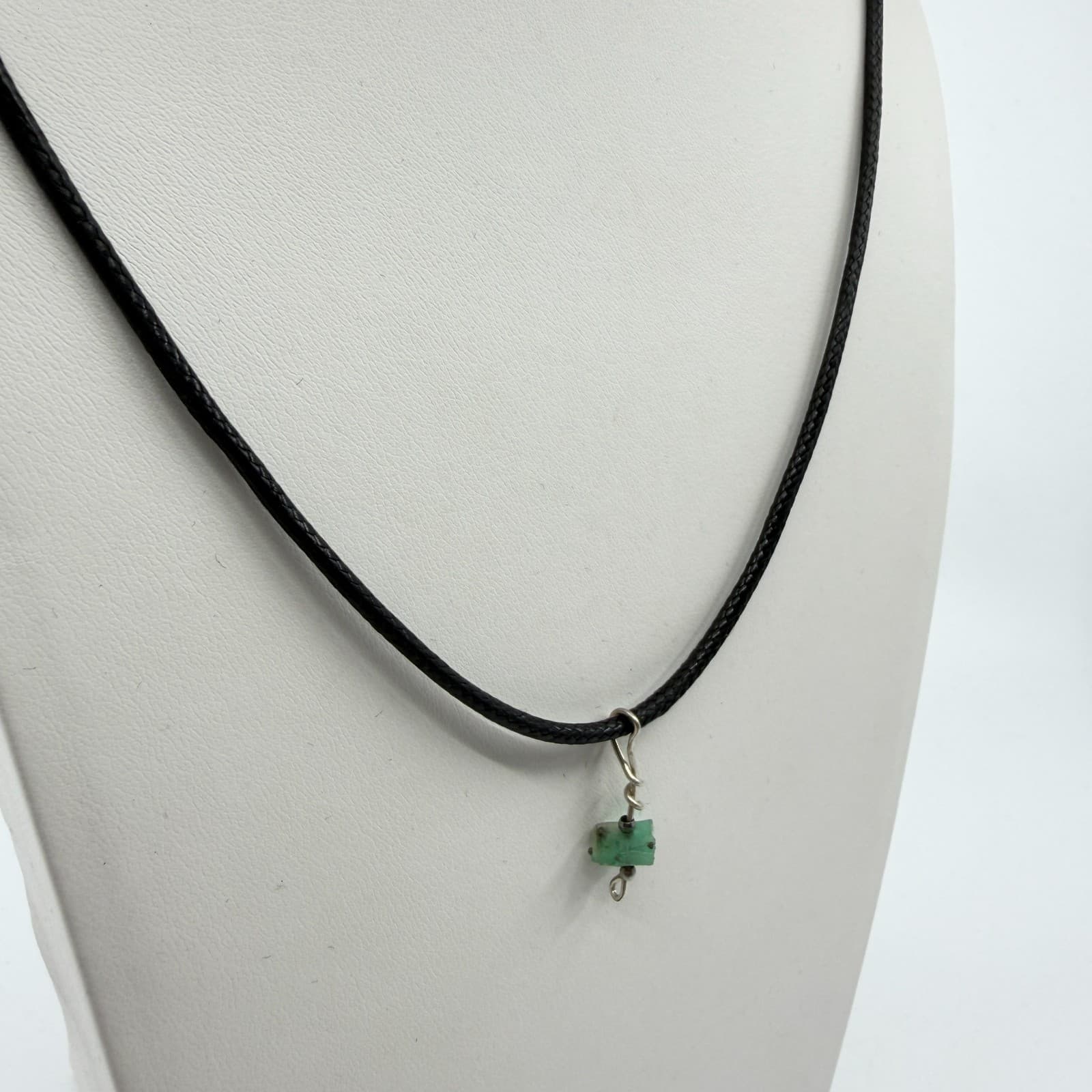 Raw Green Crystal Gemstone Pendant Necklace Minimalist Boho Style Gift Idea - Thumbnail 4