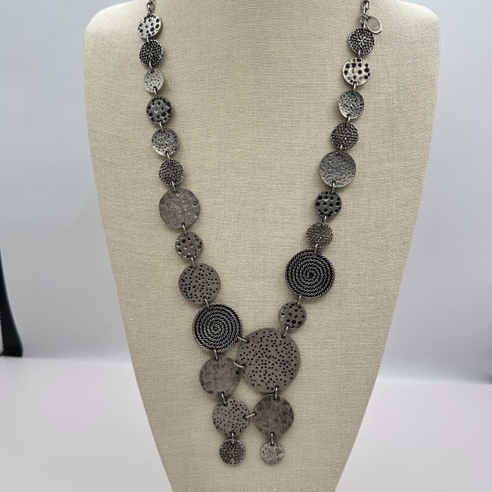Vintage 90s Silver Tone Disc Geometric Necklace Women's Classic Fashion Jewelry - Thumbnail 2