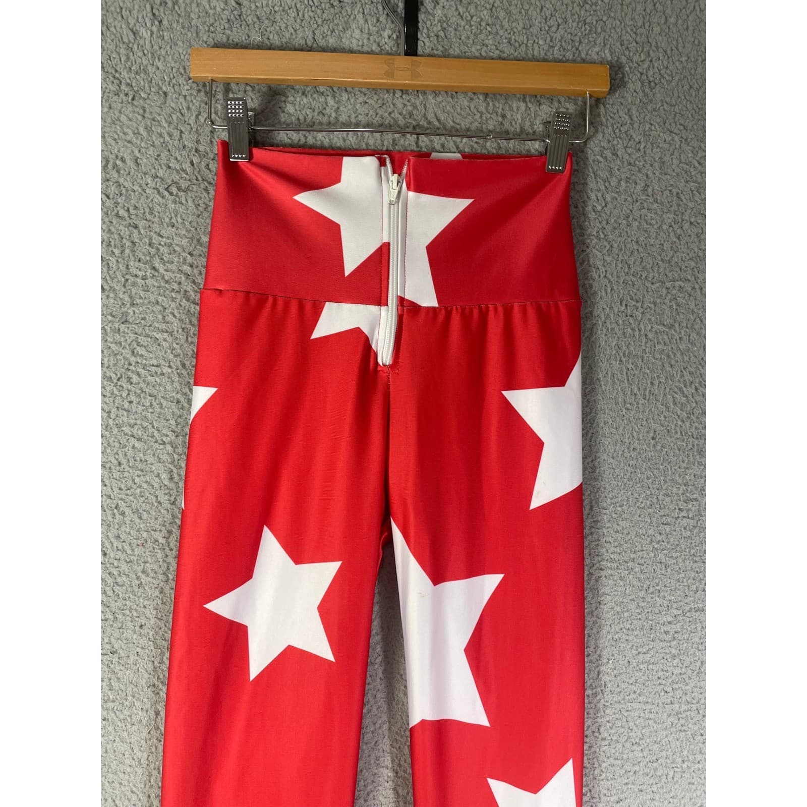 Red Star Print High Waist Leggings Zipper Front Athleisure Yoga Pants - Thumbnail 3
