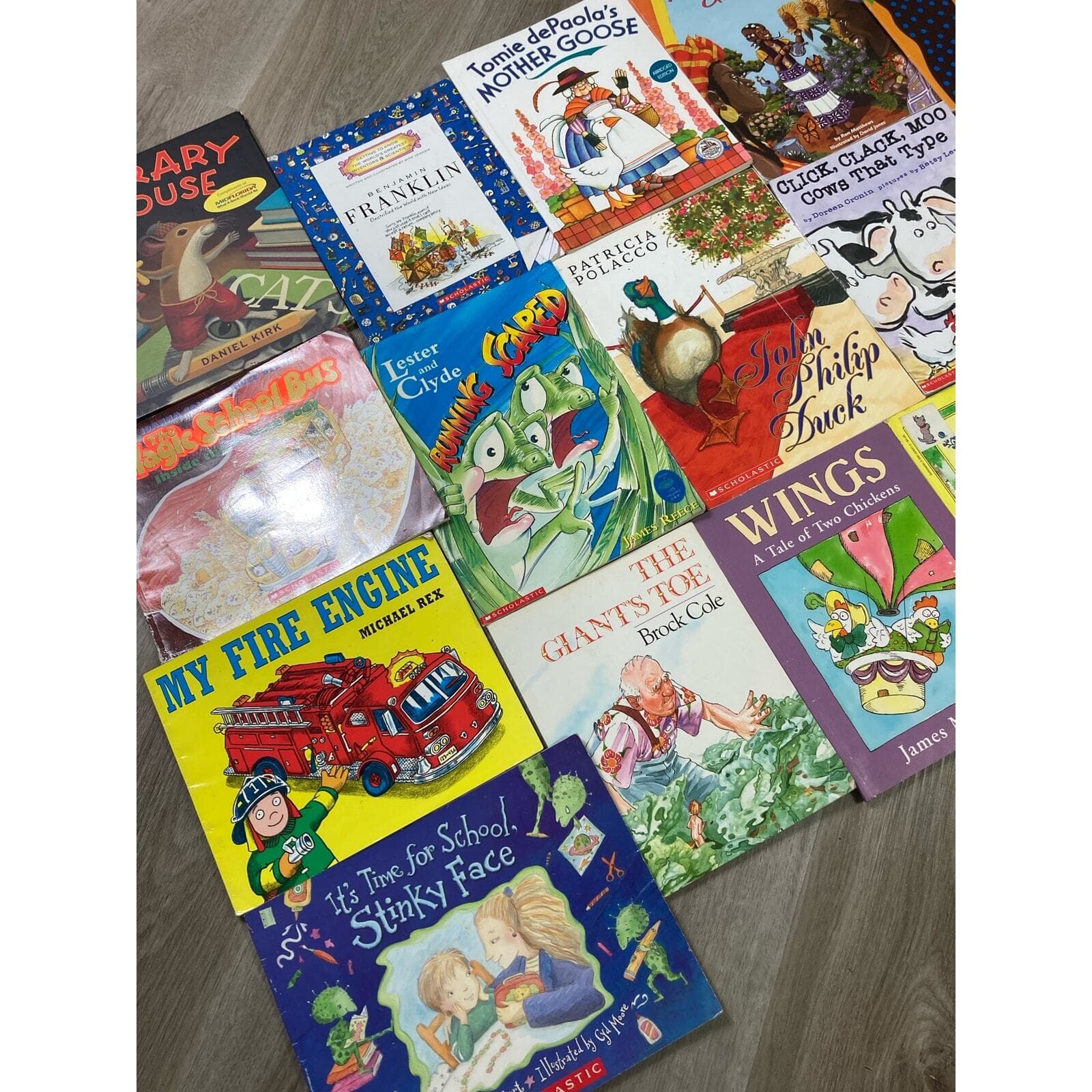 Lot of 16 Children's Soft Hardcover Books Ages 4-8 Popular Titles & Authors - Thumbnail 5