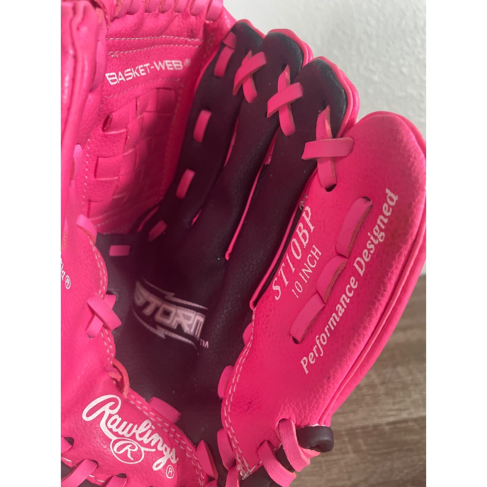 Rawlings Storm ST10BP 10in Youth Softball Glove Pink Black Basket Web RHT - Thumbnail 4