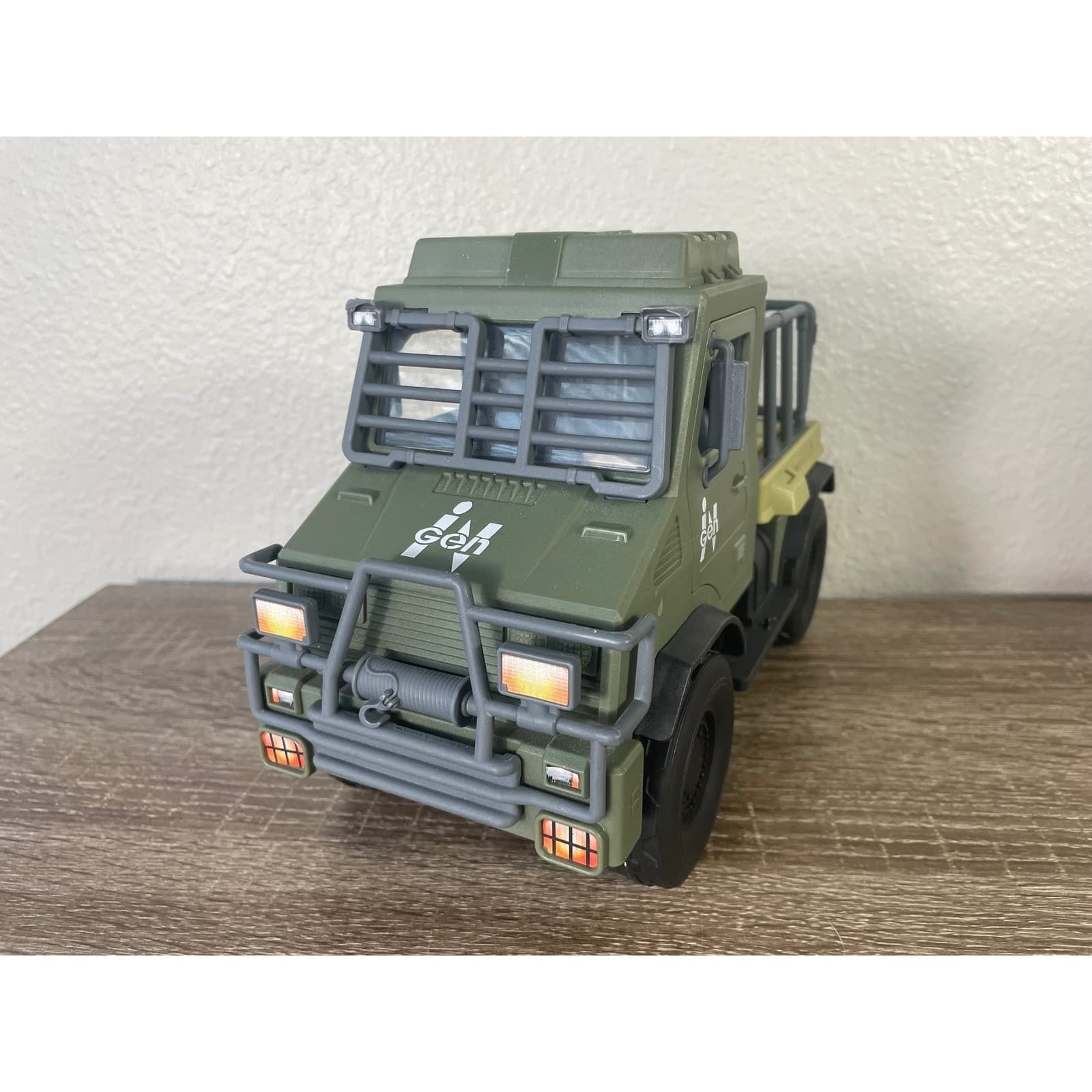 Jurassic World Legacy InGen Containment Truck Isla Sorna Mattel Capture Pack - Thumbnail 10