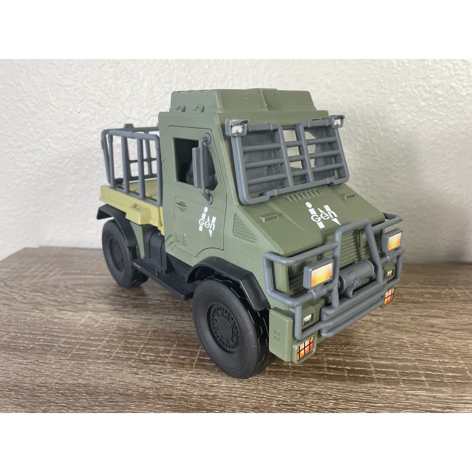Jurassic World Legacy InGen Containment Truck Isla Sorna Mattel Capture Pack - Thumbnail 8