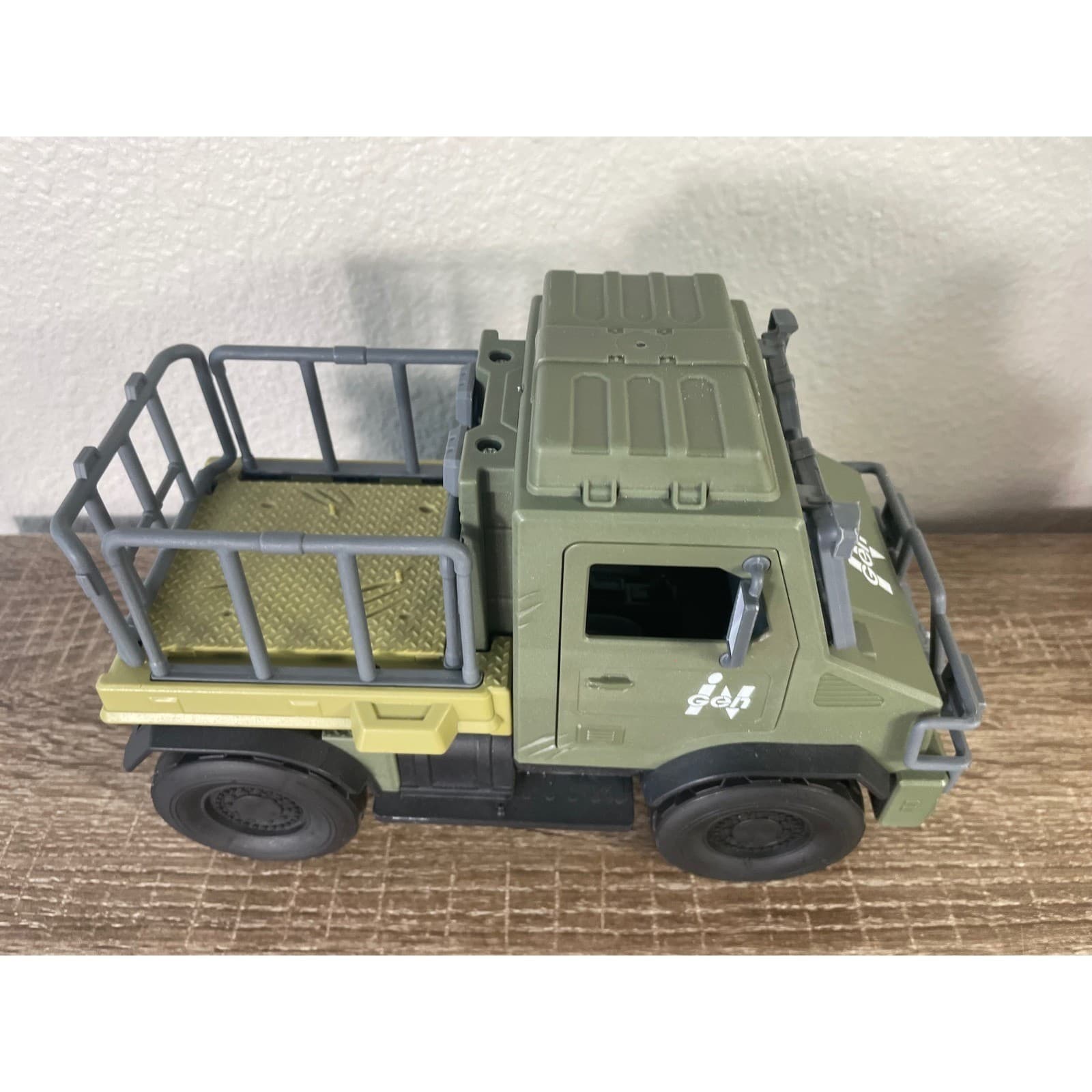 Jurassic World Legacy InGen Containment Truck Isla Sorna Mattel Capture Pack - Thumbnail 7