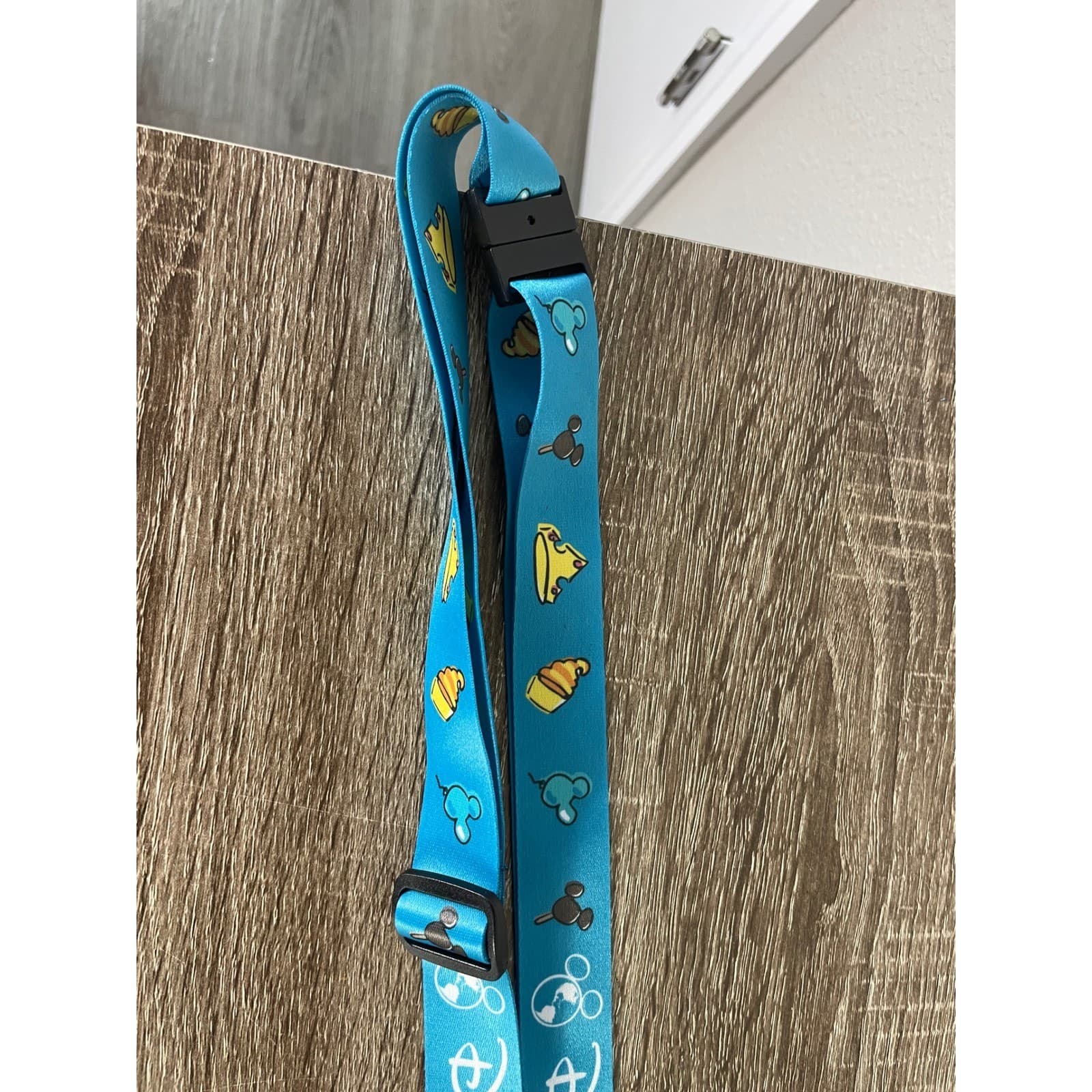 Disney Vacation Club Lanyard DVC Member Park Dole Whip ID Badge Holder 2021 - Thumbnail 5