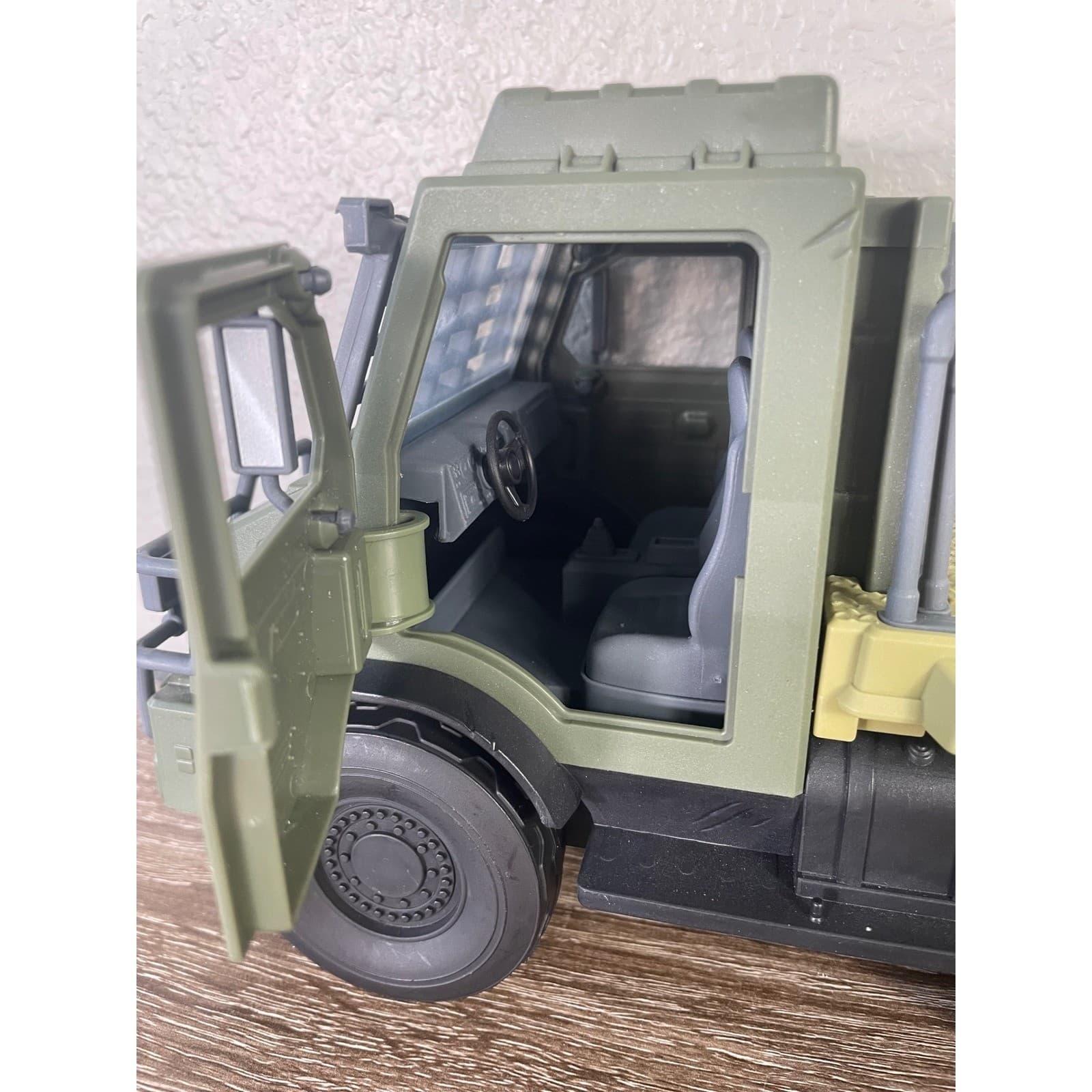 Jurassic World Legacy InGen Containment Truck Isla Sorna Mattel Capture Pack - Thumbnail 9