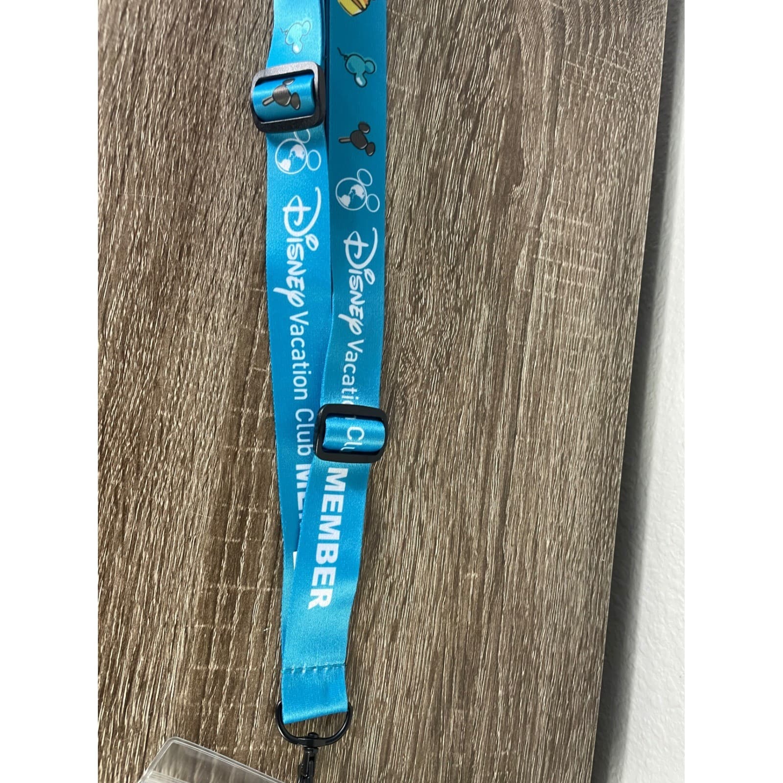 Disney Vacation Club Lanyard DVC Member Park Dole Whip ID Badge Holder 2021 - Thumbnail 4