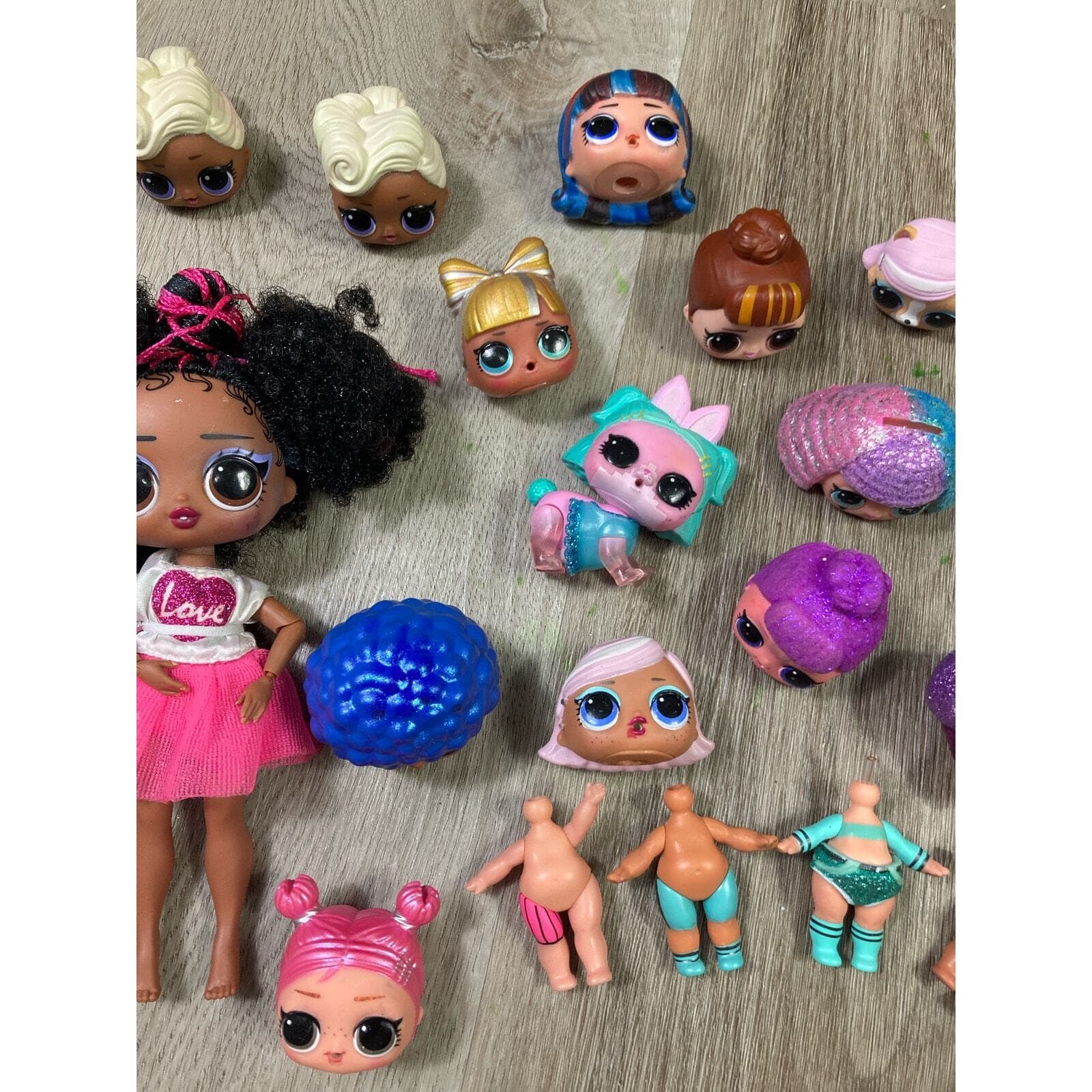 LOL Surprise Doll Lot with Dolls, Heads, Pets, Hair Attachments & Accessories - Thumbnail 5