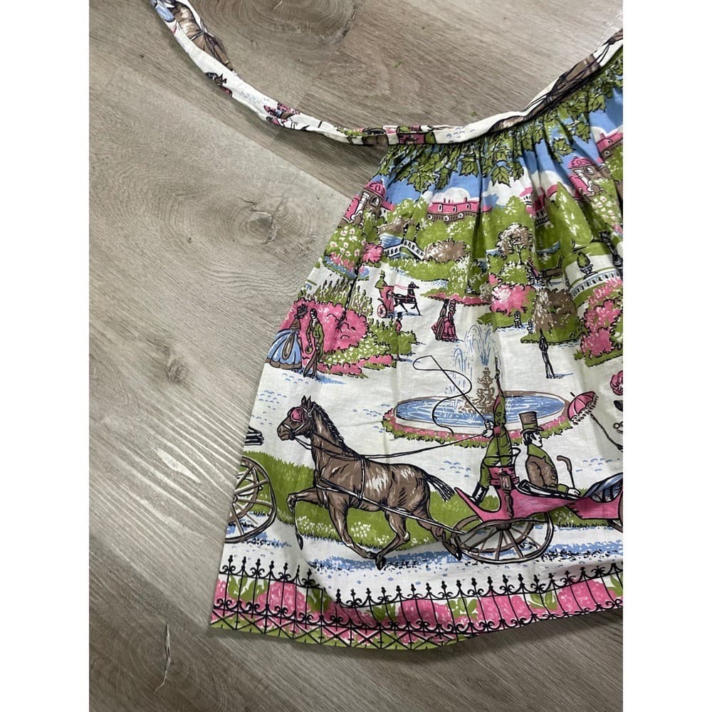 Vintage 1950s Half Apron Scenic Horse Carriage Print Pink Green 17x17 - Thumbnail 7