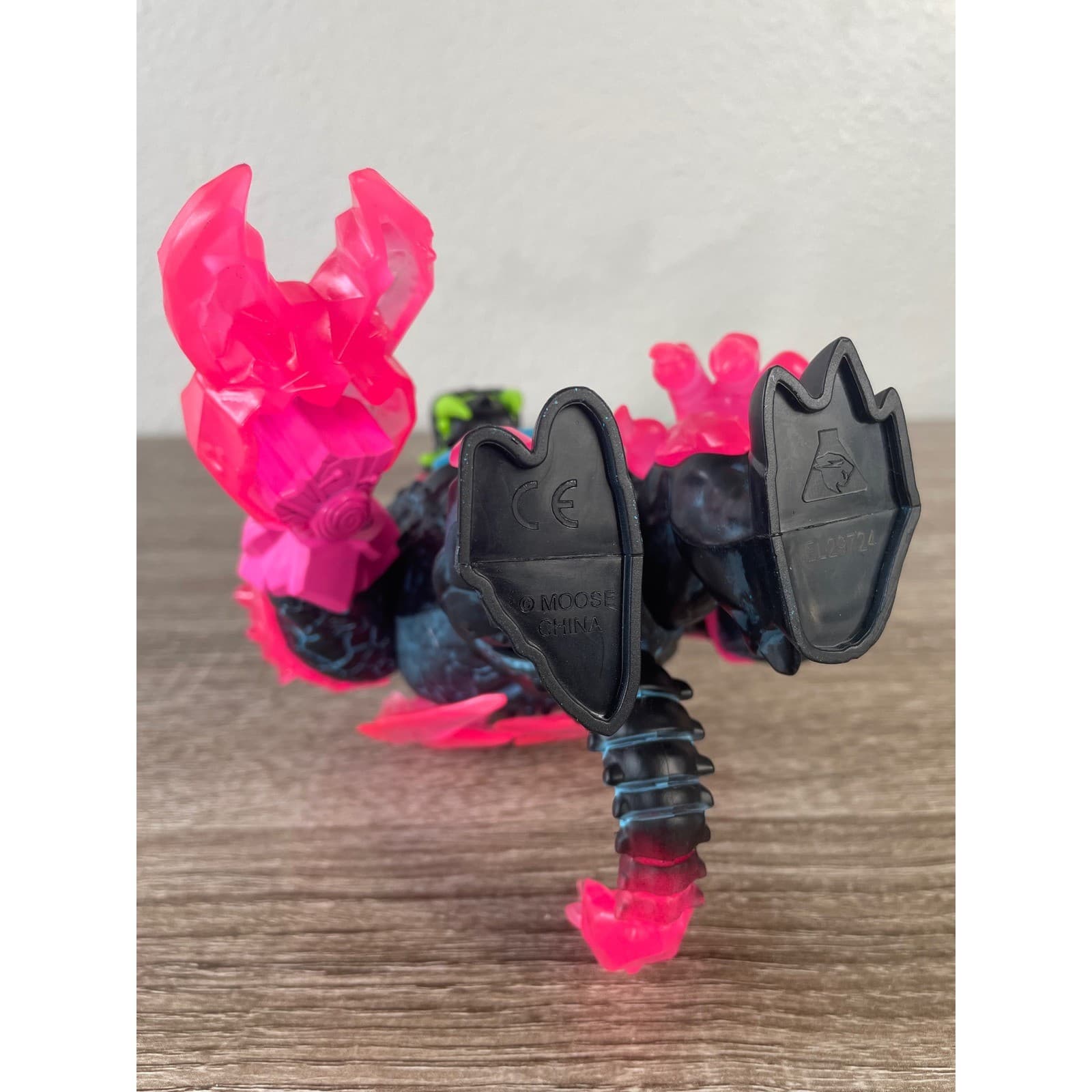 MrBeast Lab Apex Beast Neon Panther Figure 6.5 Inch Moose Toys Articulated Toy - Thumbnail 7