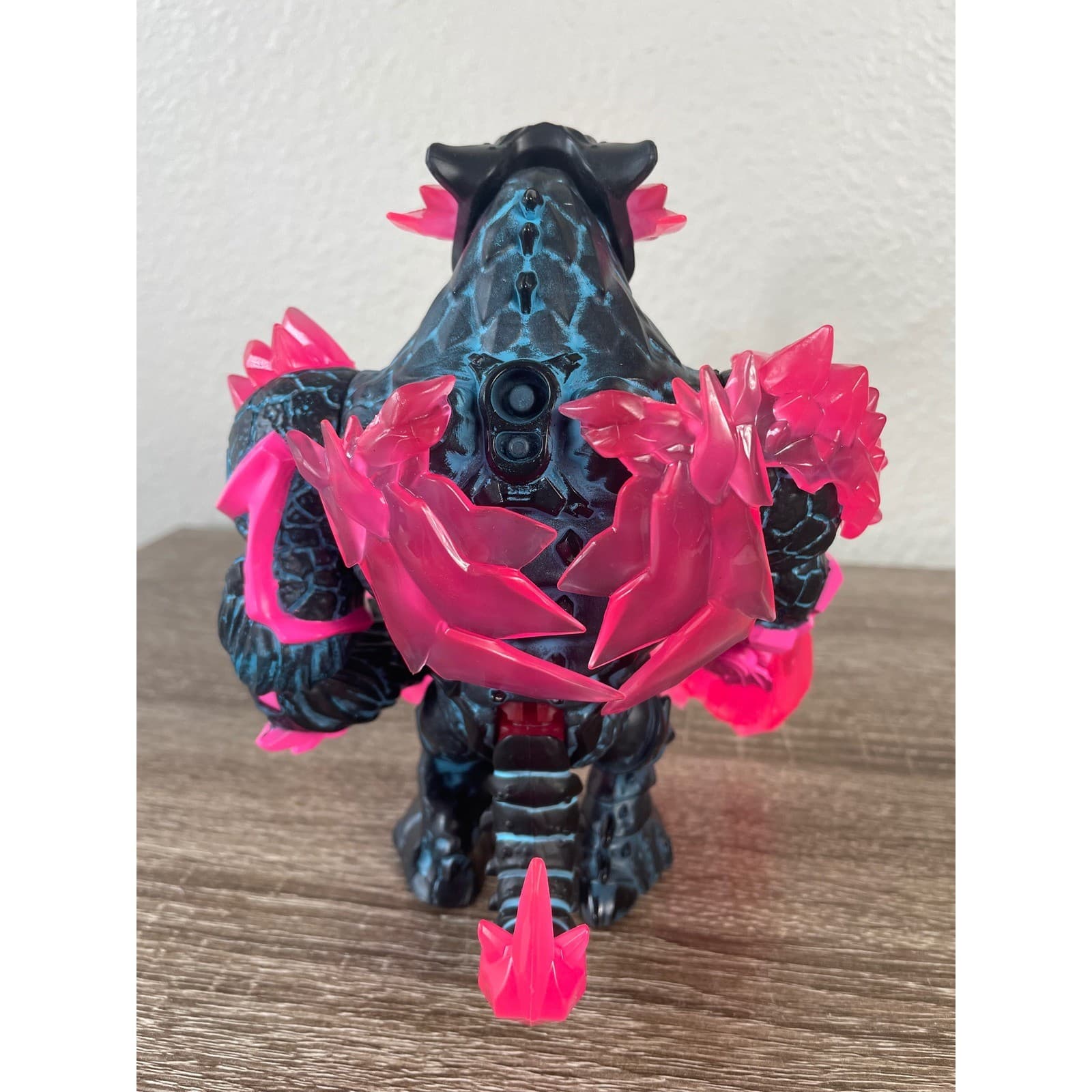 MrBeast Lab Apex Beast Neon Panther Figure 6.5 Inch Moose Toys Articulated Toy - Thumbnail 6