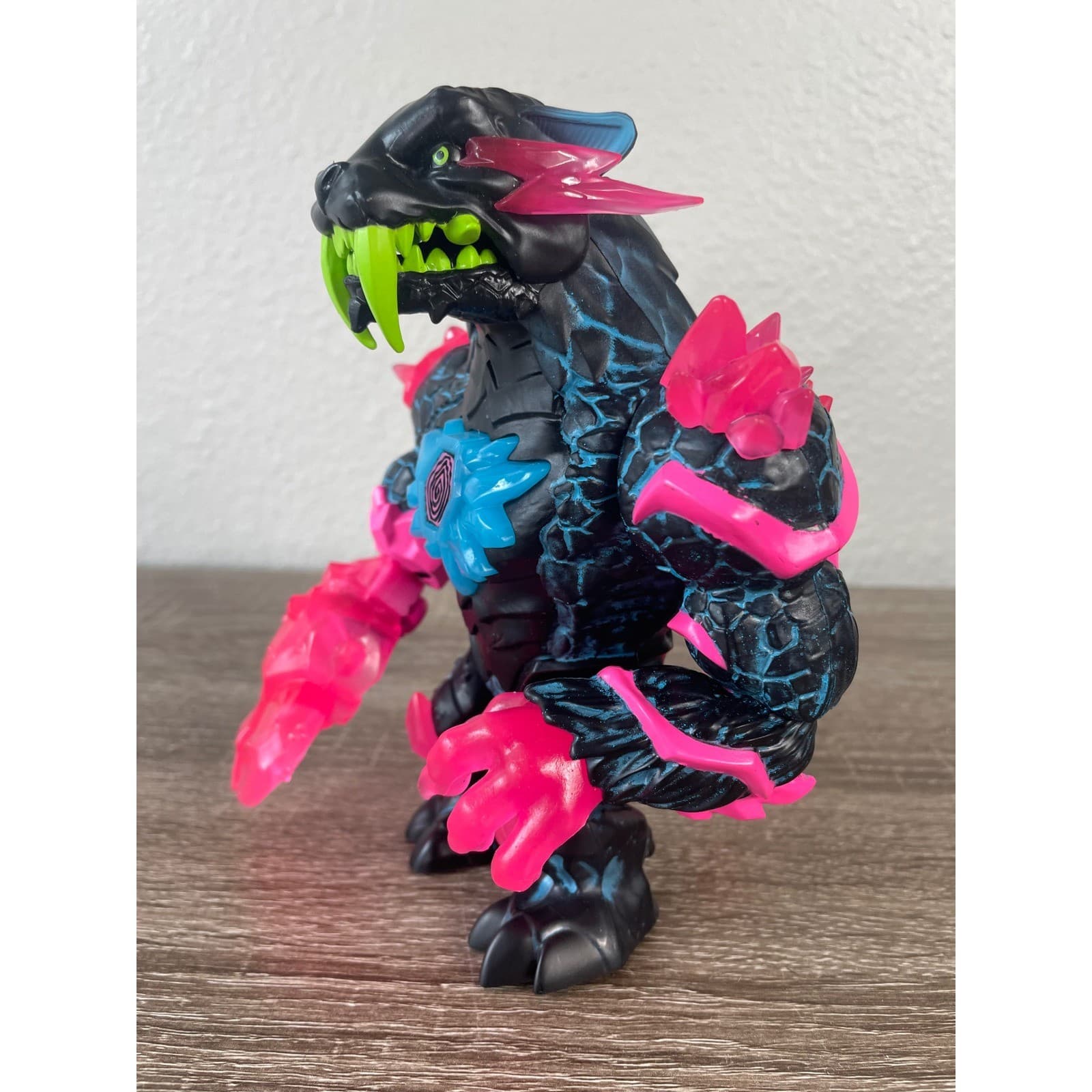 MrBeast Lab Apex Beast Neon Panther Figure 6.5 Inch Moose Toys Articulated Toy - Thumbnail 5