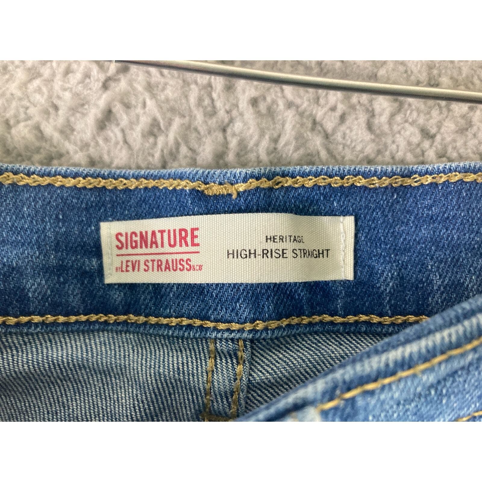 Signature by Levi Strauss Jeans Womens 7 Medium Wash Distressed Straight Denim - Thumbnail 3