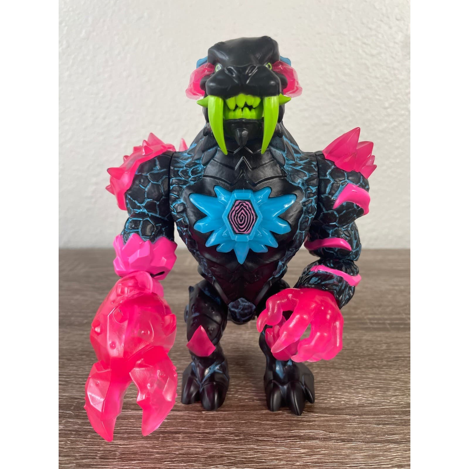 MrBeast Lab Apex Beast Neon Panther Figure 6.5 Inch Moose Toys Articulated Toy - Thumbnail 4