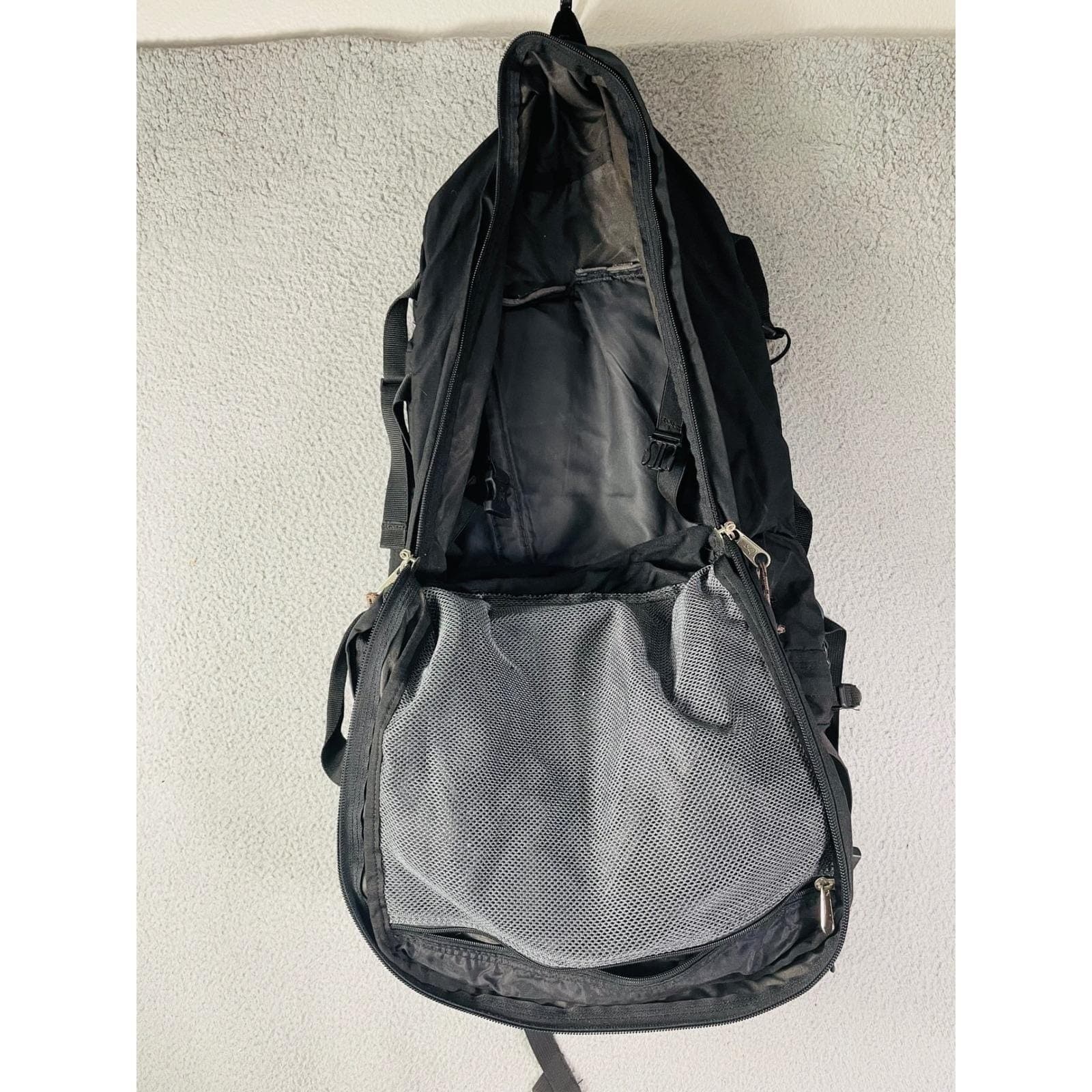 Vintage JanSport Internal Frame Backpack Black Hiking Camping Trail Pack Gear - Thumbnail 10