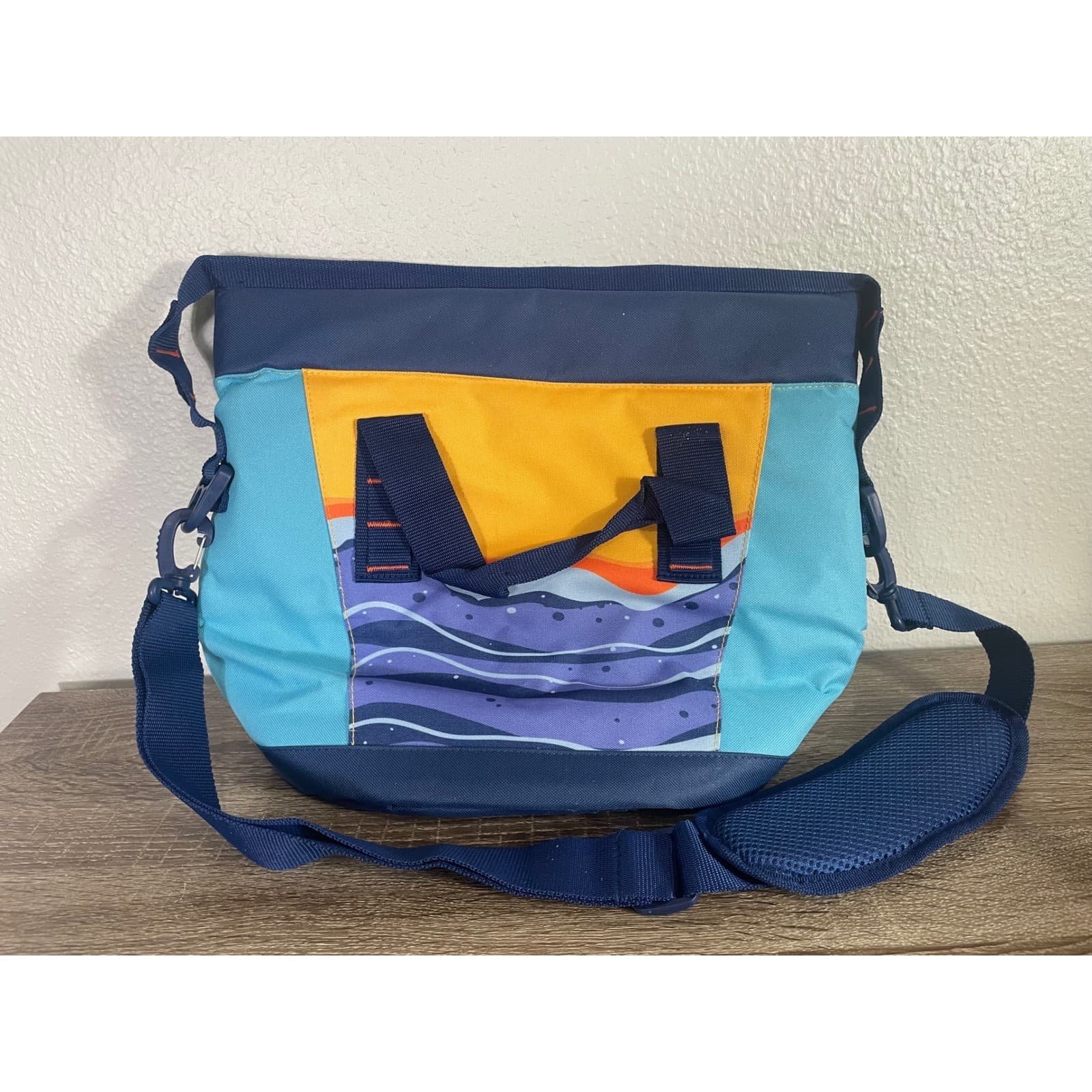 Royal Caribbean Insulated Cooler Tote Bag Cruise Beach Travel Pool Picnic 18 Can - Thumbnail 12