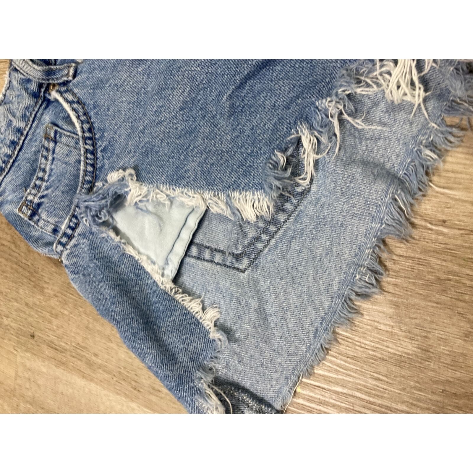 Forever 21 Women's Blue Distressed Denim Cutoff Shorts Size 27 Casual - Thumbnail 4