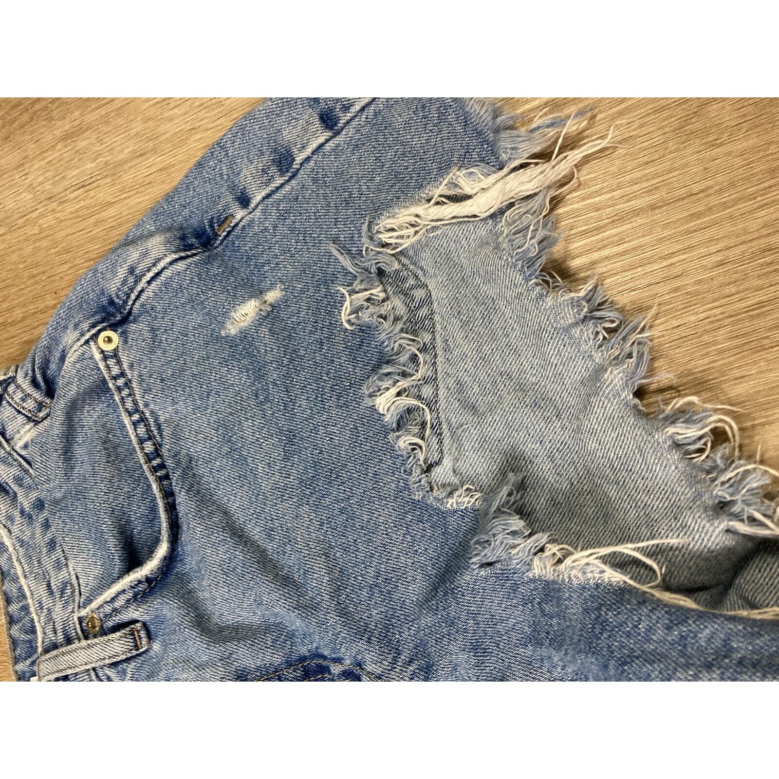 Forever 21 Women's Blue Distressed Denim Cutoff Shorts Size 27 Casual - Thumbnail 6