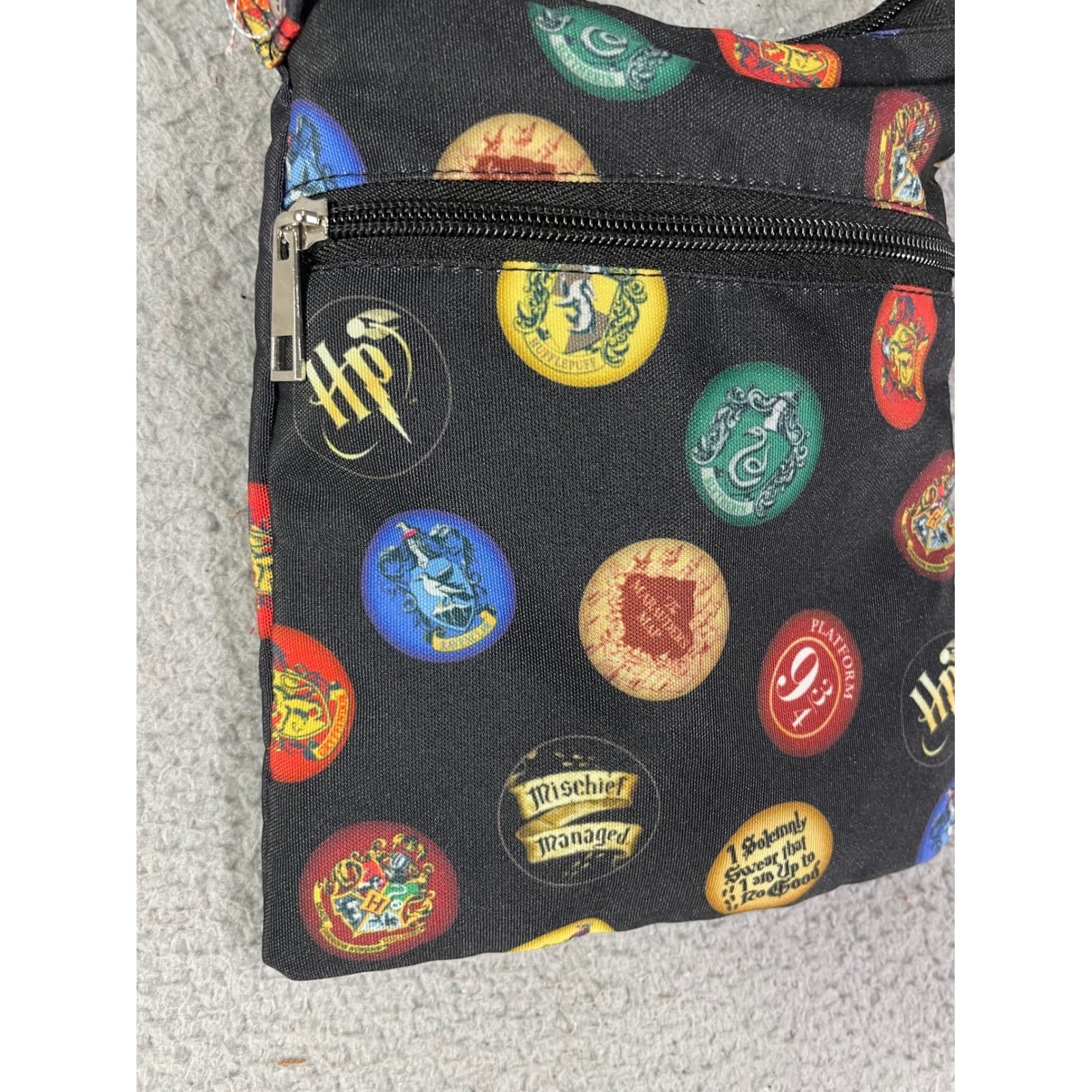Harry Potter Crossbody Bag Hogwarts Crest Black Shoulder Purse Small Travel - Thumbnail 6