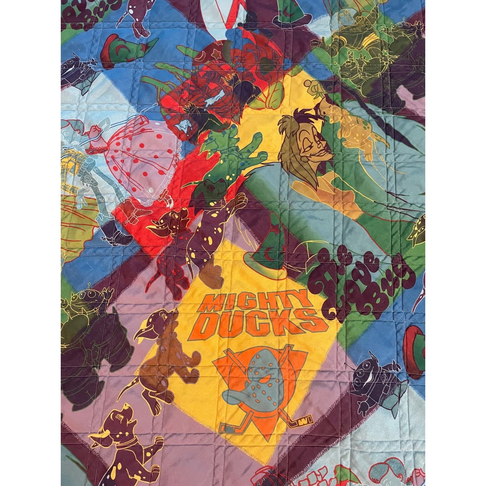 Disney All-Star Movies Resort Comforter 113x101 Prop Vintage Room Blanket - Thumbnail 9