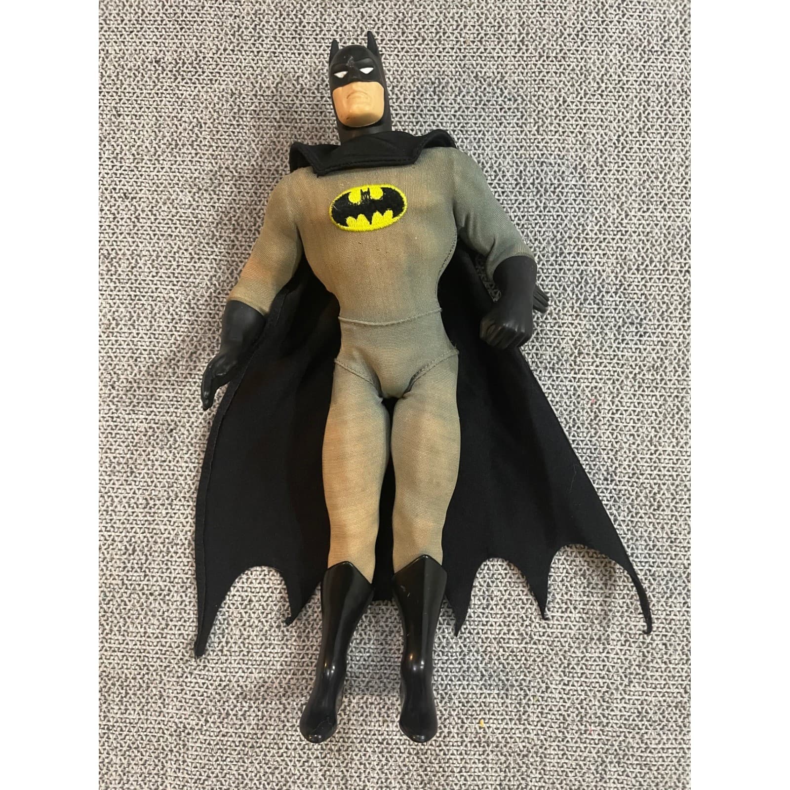 Vintage 1996 Batman Doll 12 Inch DC Comics Gray Suit Black Cape Action Figure - Thumbnail 4