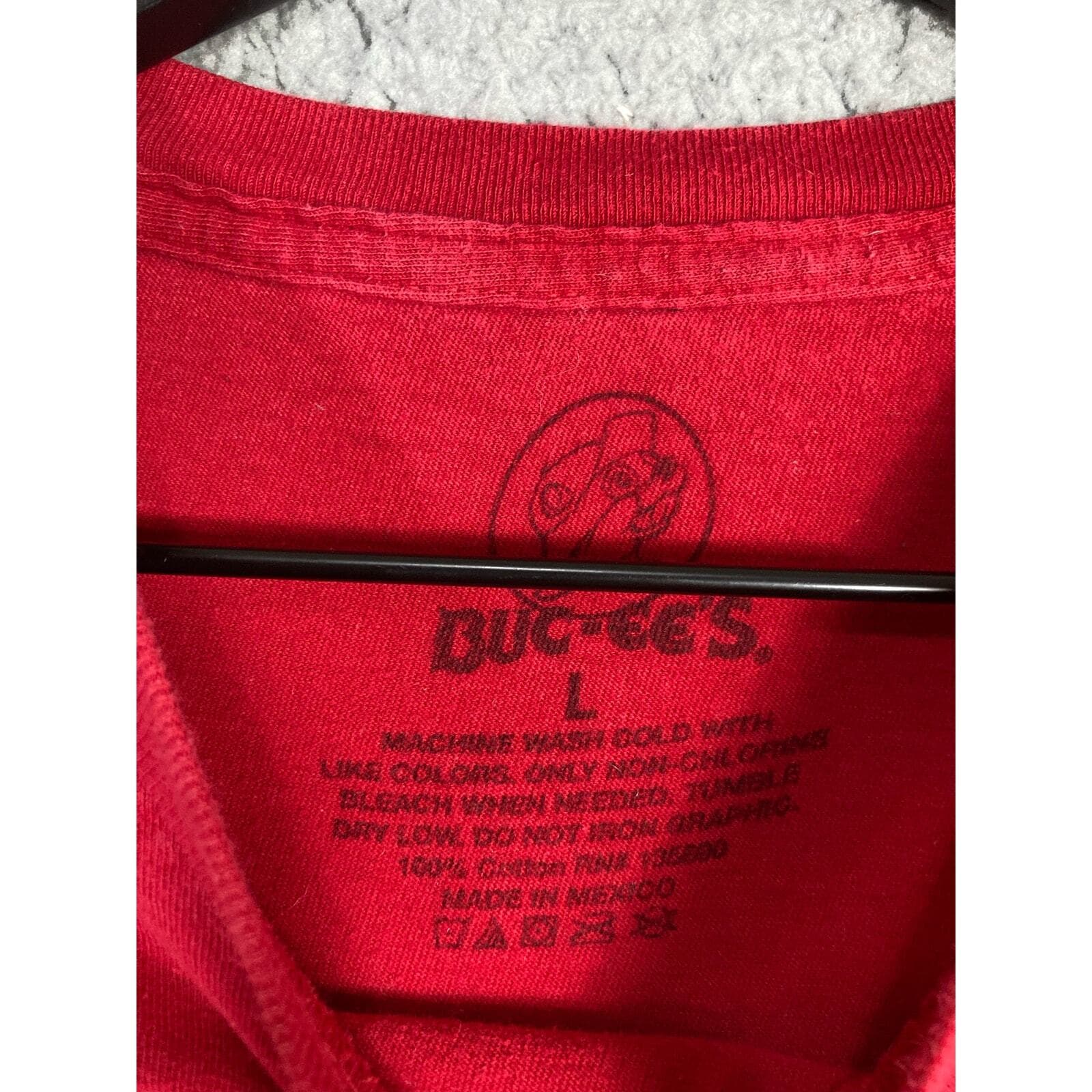 Buc-ee's Unisex Red T-Shirt L Short Sleeve Graphic Beaver Logo - Thumbnail 2
