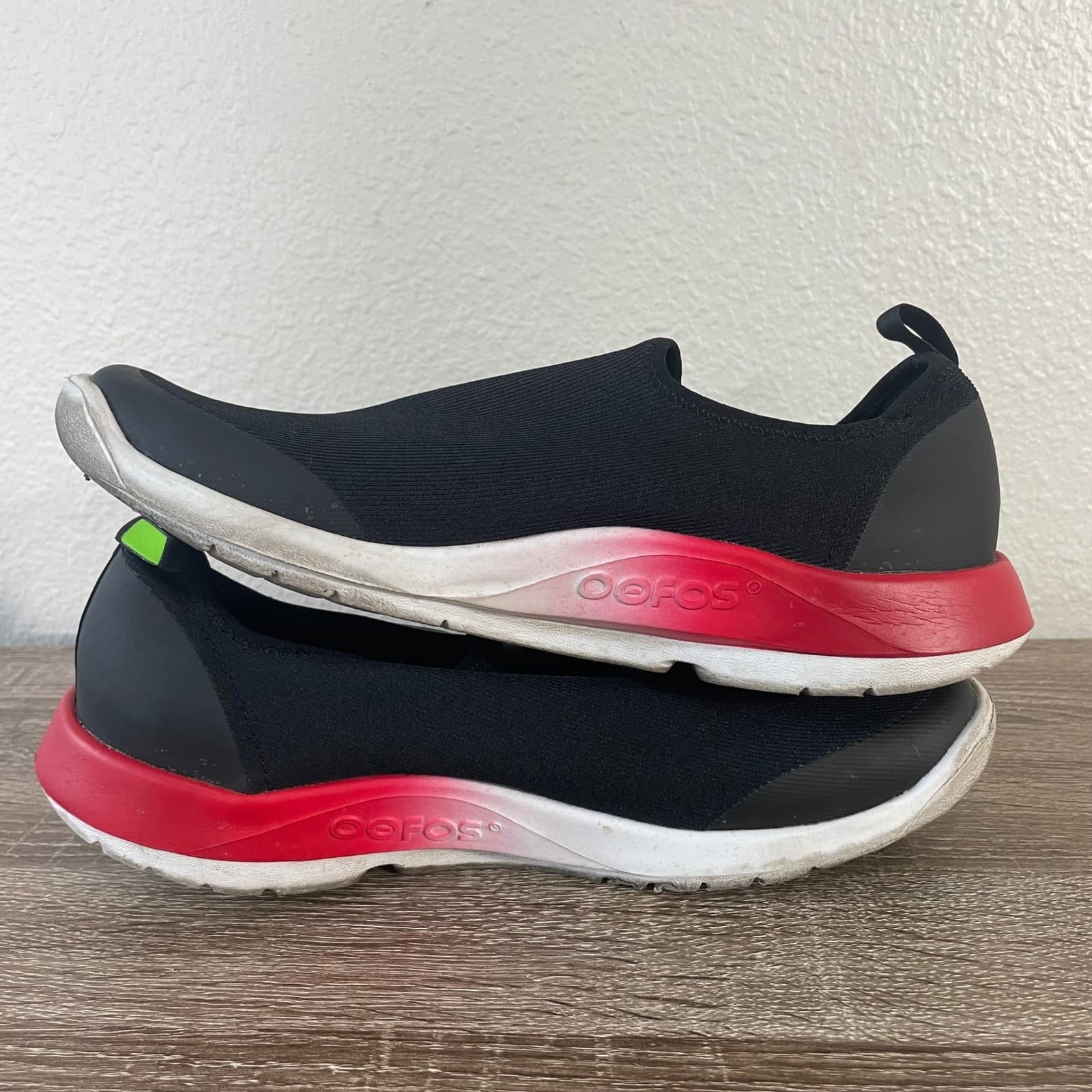 OOFOS OOmg Sport LS Low Shoes Mens 10.5 Black Red Recovery Slip On Sneakers - Thumbnail 11
