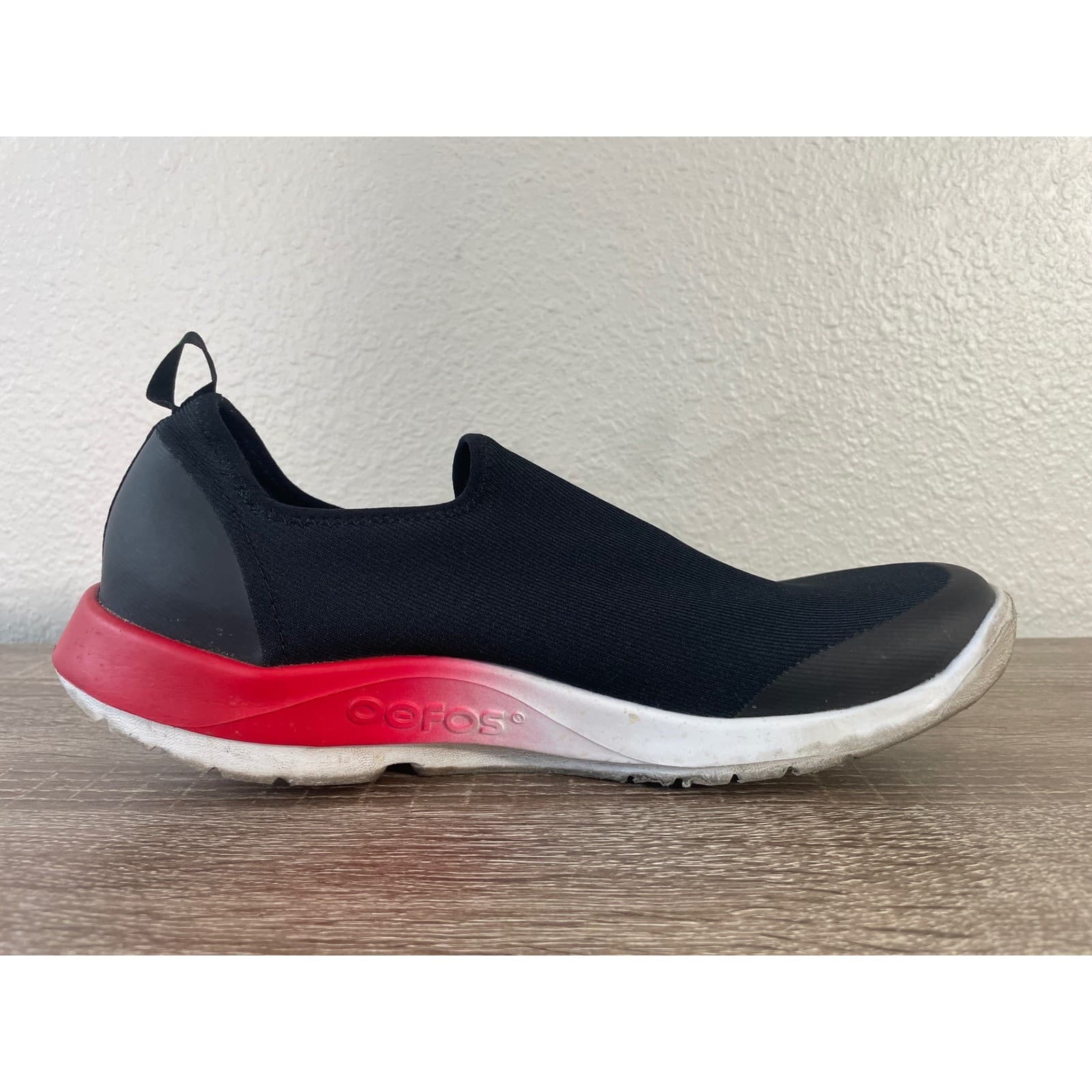 OOFOS OOmg Sport LS Low Shoes Mens 10.5 Black Red Recovery Slip On Sneakers - Thumbnail 4