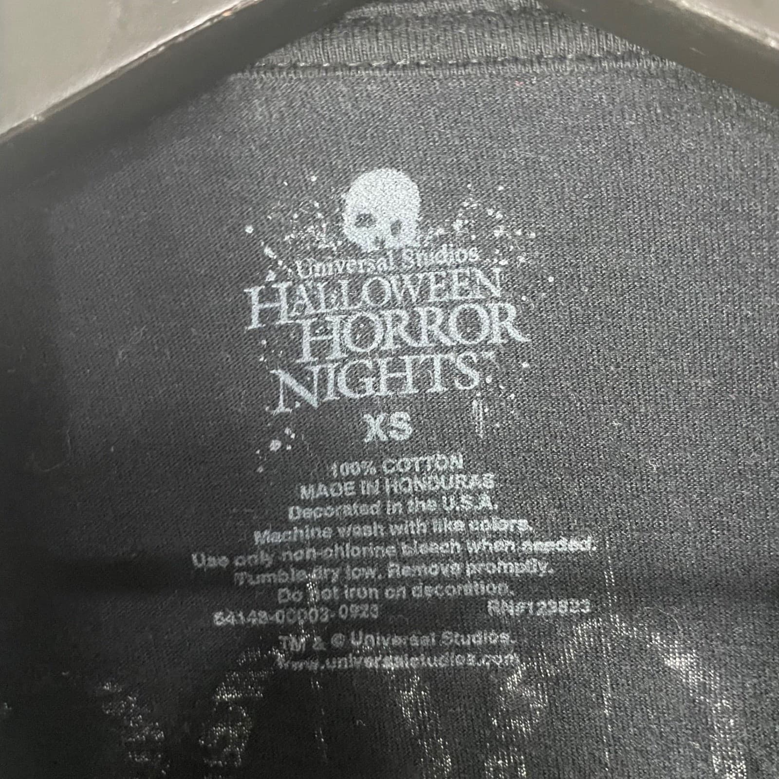 HHN 2025 Dueling Dragons Shirt XS Universal UOAP Passholder Black Tee - Thumbnail 3