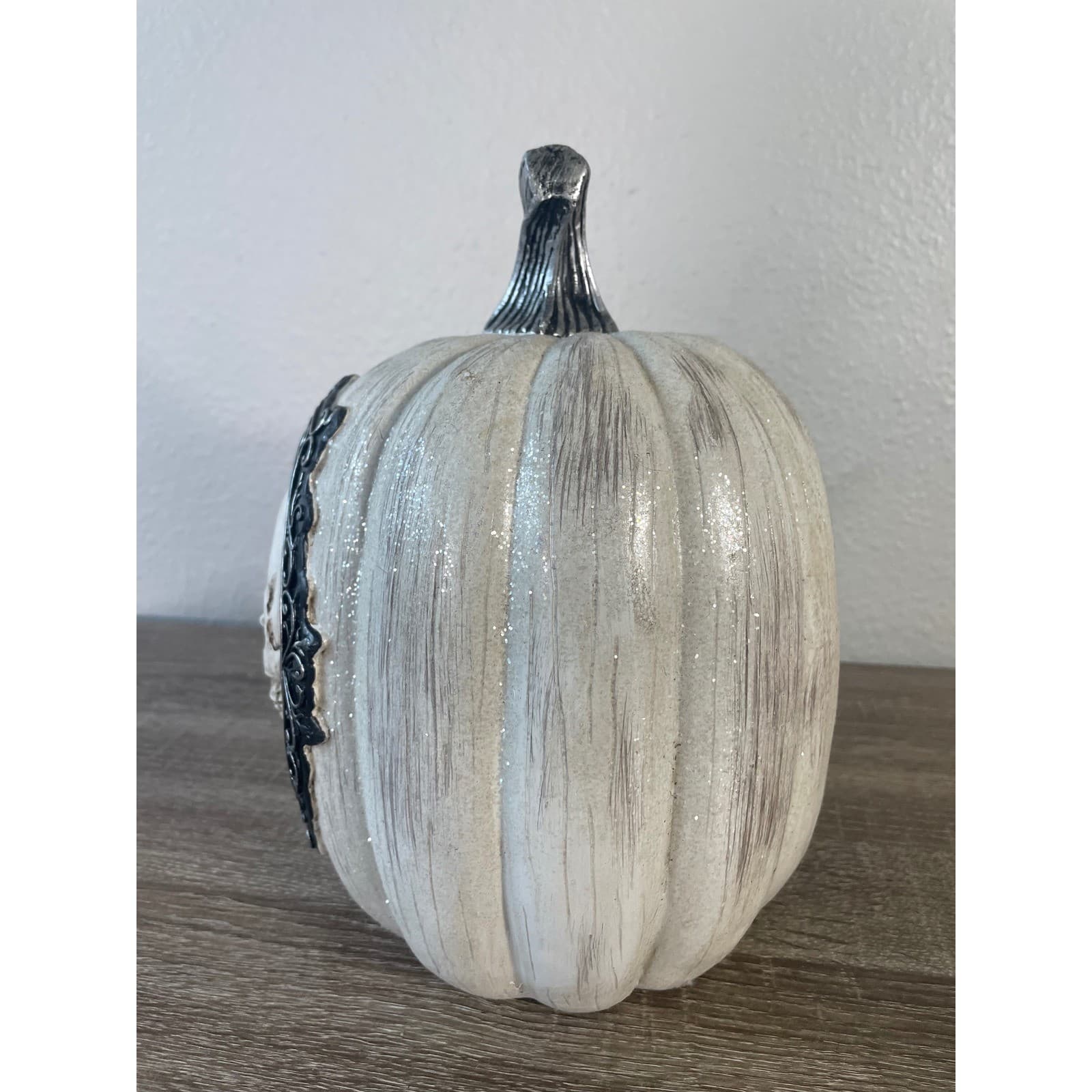 Gothic 3D Pumpkin Skull Tabletop Figurine White Glitter Halloween Decor 10.5" - Thumbnail 3