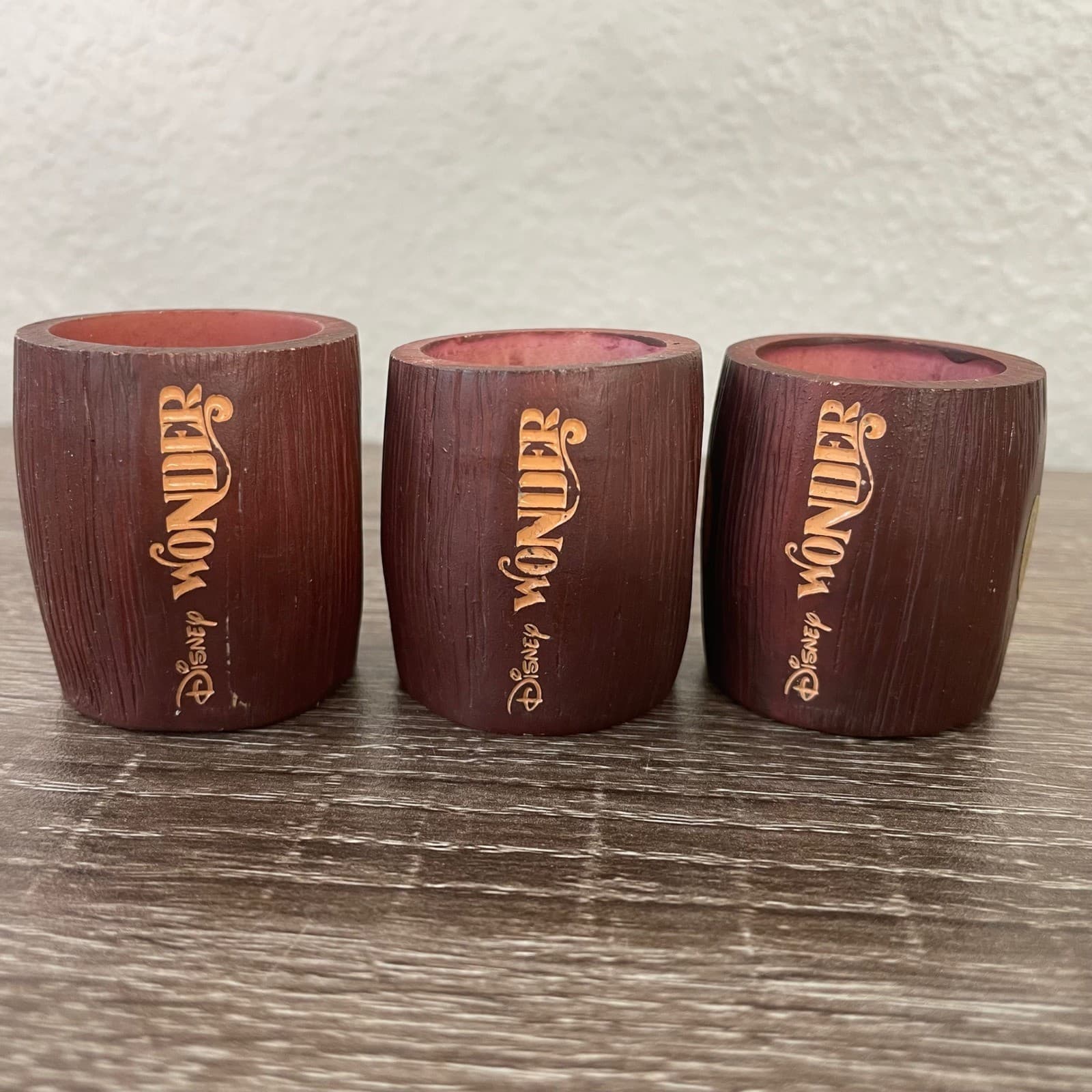 Disney Cruise Line Wonder Hawaiian Inaugural Sailing Resin Napkin Rings Set of 3 - Thumbnail 6