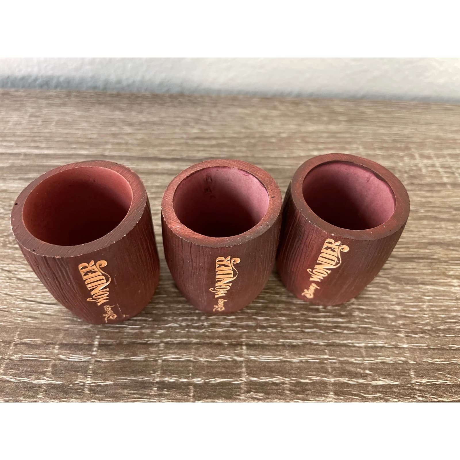 Disney Cruise Line Wonder Hawaiian Inaugural Sailing Resin Napkin Rings Set of 3 - Thumbnail 7