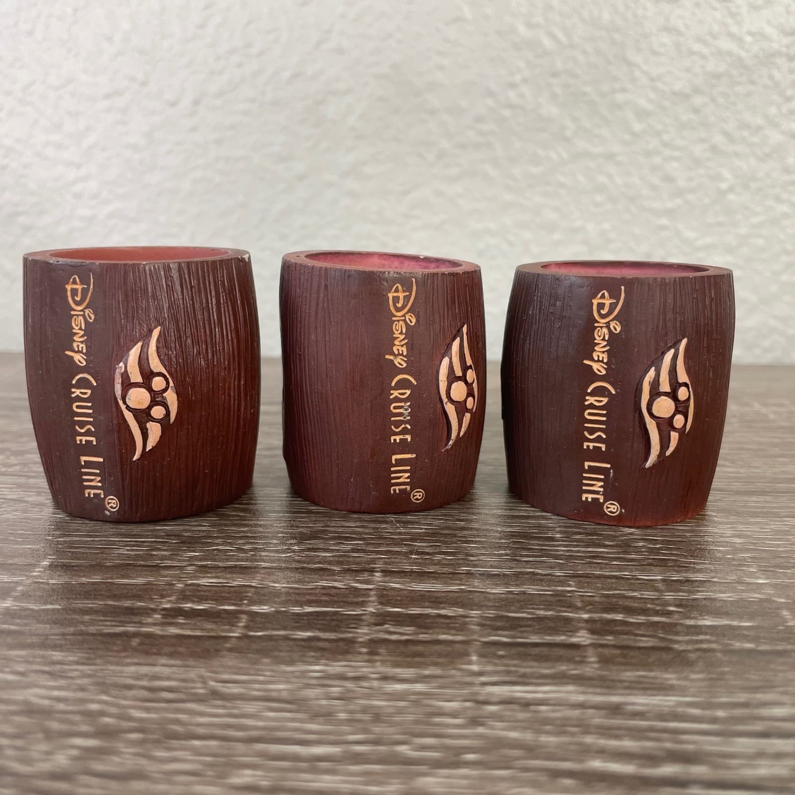 Disney Cruise Line Wonder Hawaiian Inaugural Sailing Resin Napkin Rings Set of 3 - Thumbnail 3