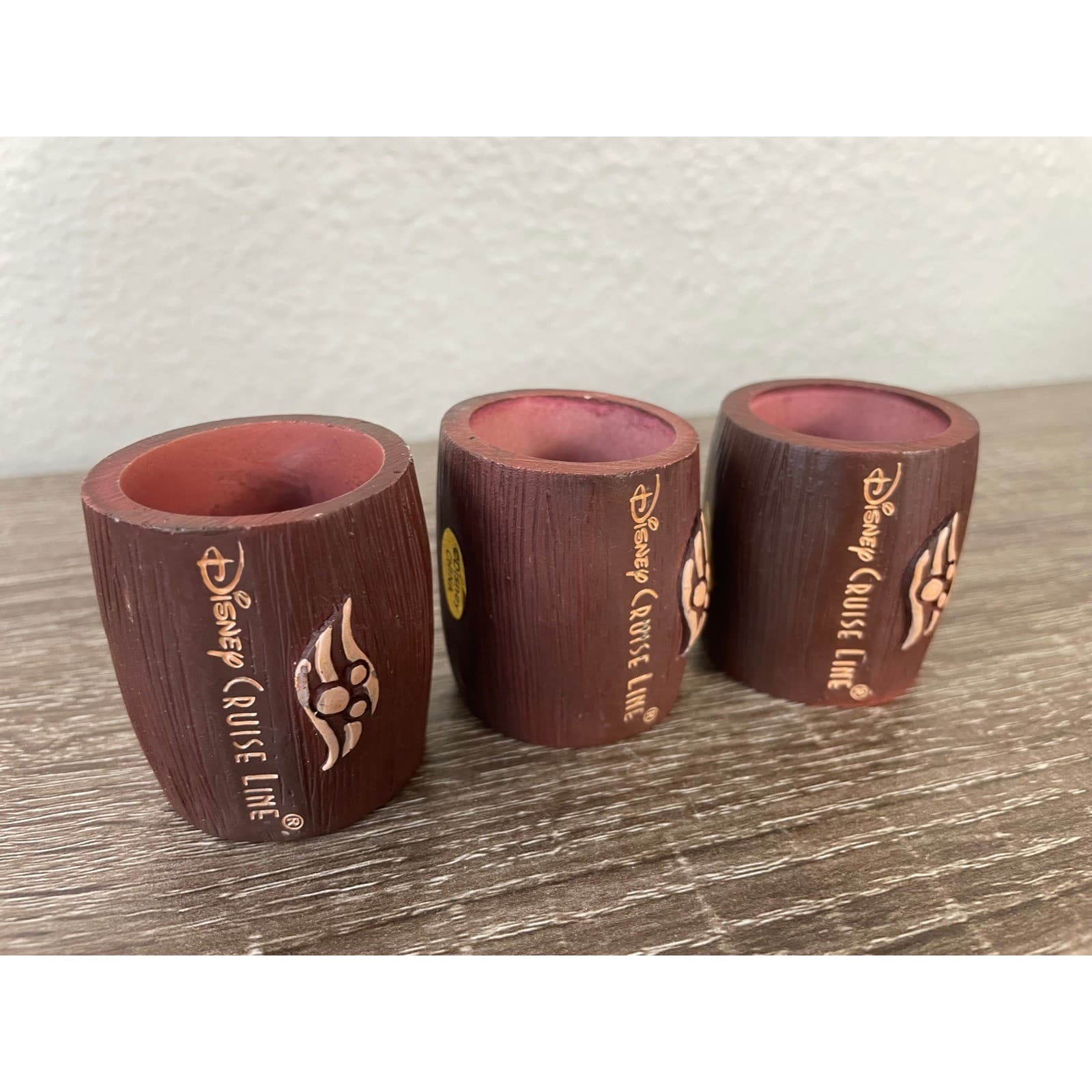 Disney Cruise Line Wonder Hawaiian Inaugural Sailing Resin Napkin Rings Set of 3 - Thumbnail 4