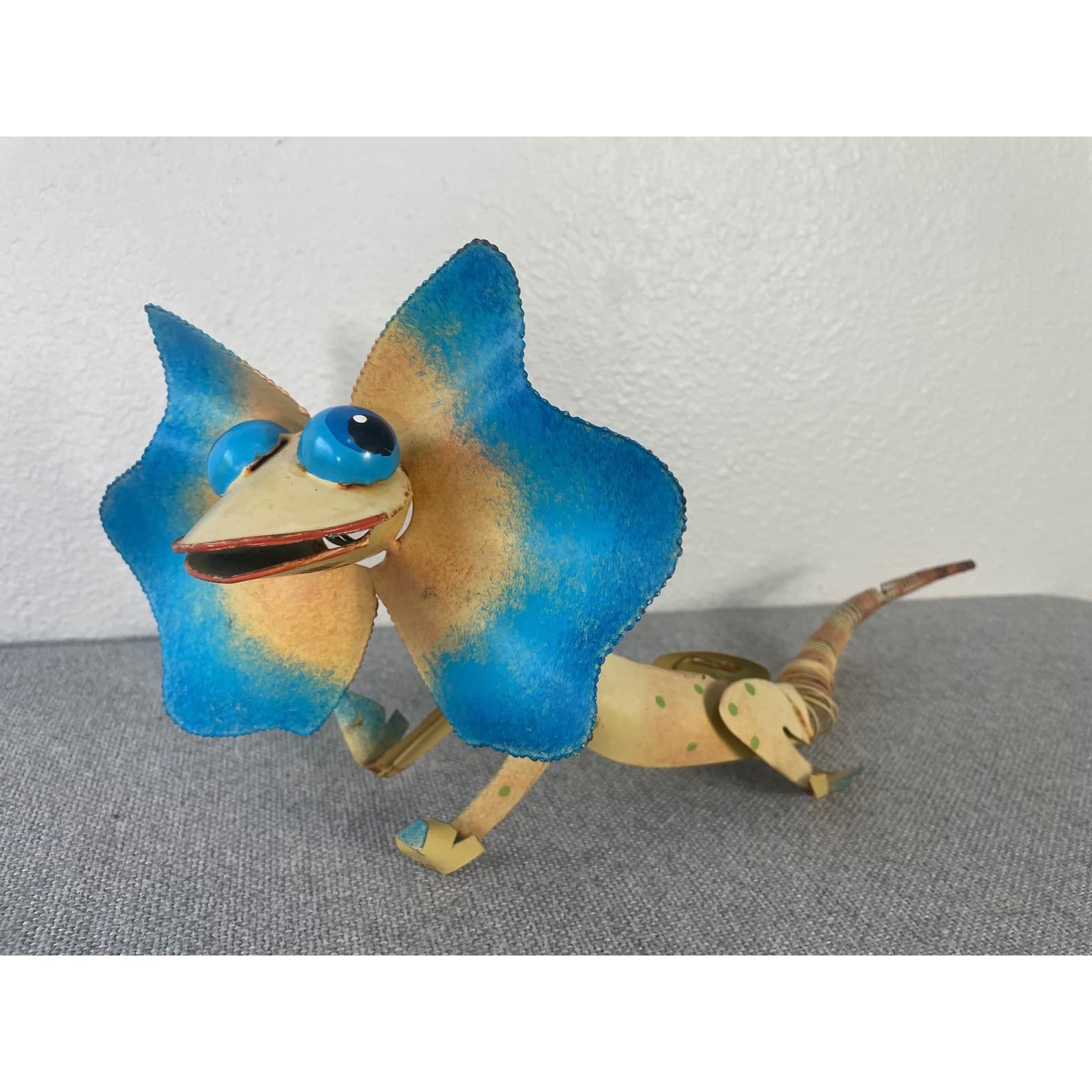 Frilled Lizard Figurine Metal Art Blue Tan Statue Reptile Sculpture Decor - Thumbnail 2