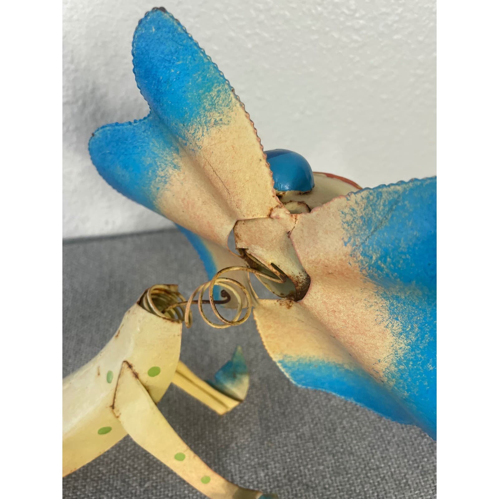 Frilled Lizard Figurine Metal Art Blue Tan Statue Reptile Sculpture Decor - Thumbnail 8